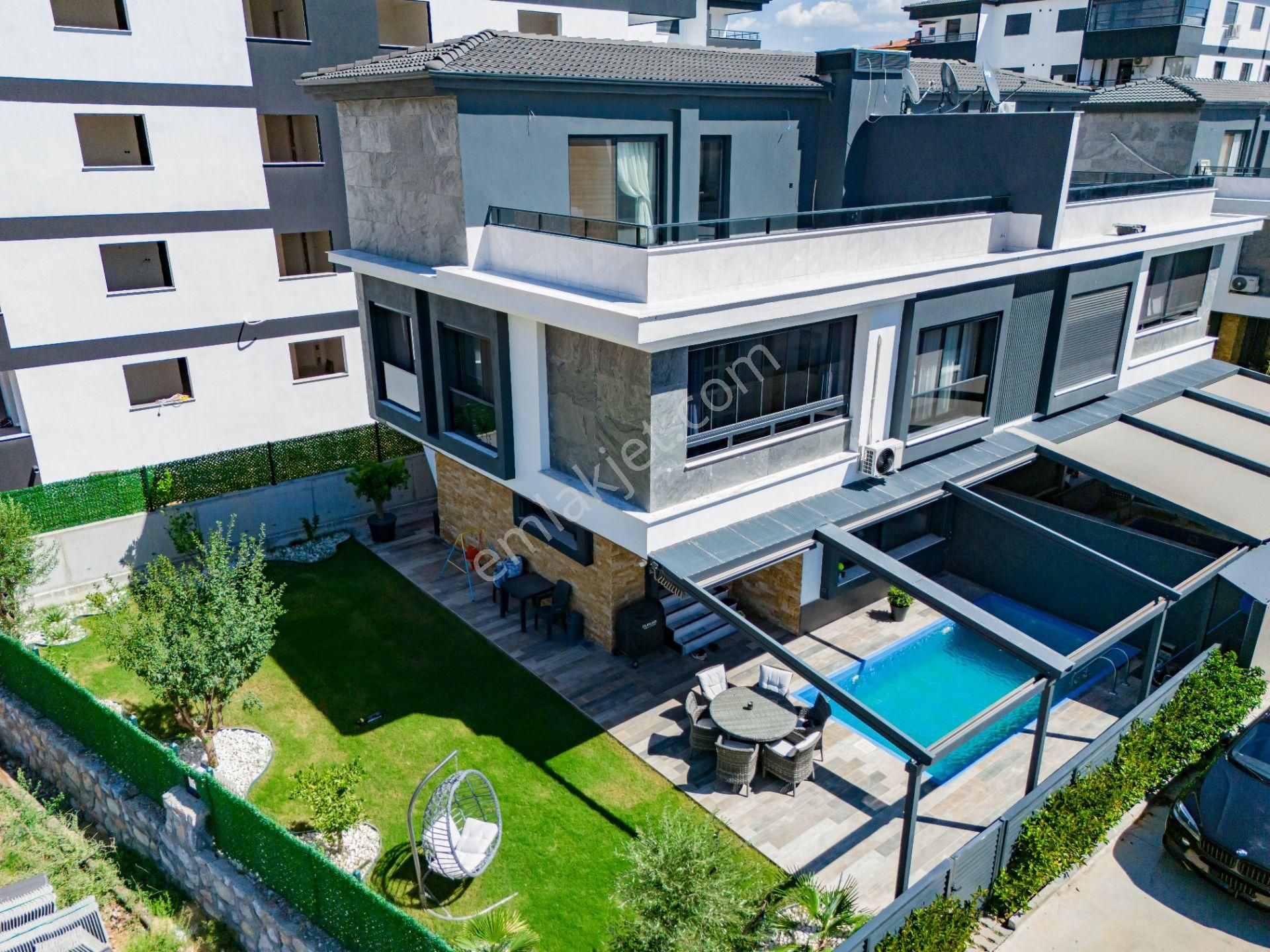 Torbalı İnönü Satılık Villa  Torbalı Ayrancılarda Müstakil Havuzlu Site İçi Satılık 4+1 Villa