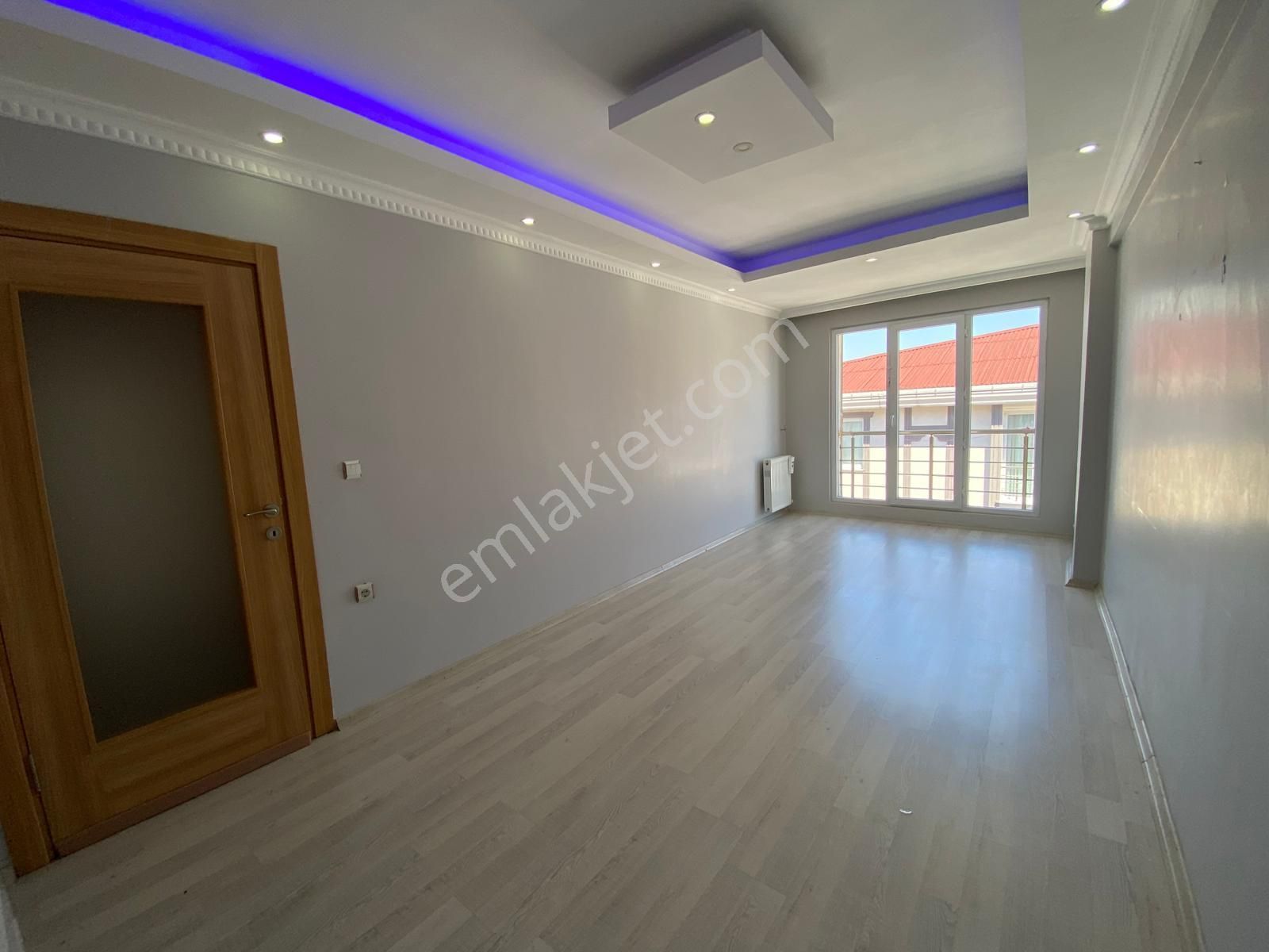 Esenyurt Yunus Emre Satılık Daire  YUNUSEMRE MAHALLESİNDE AİLE APARTMANIN 2+1 SATILIK DAİRE