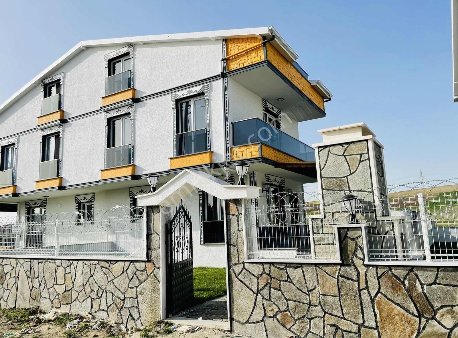 Marmaraereğlisi Yeniçiftlik Satılık Villa GENİŞ/BAHÇE/FERAH/ODA/