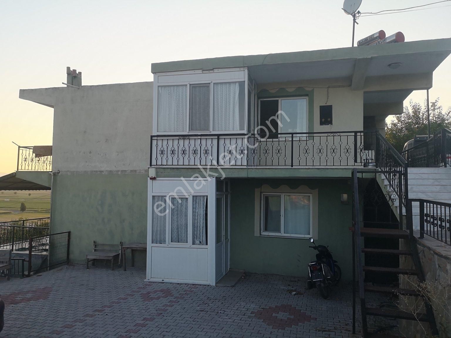 Foça Kemal Atatürk Kiralık Daire Gerenköy Foça da Manzaralı Full Eşyalı 3+1 Bahçeli daire