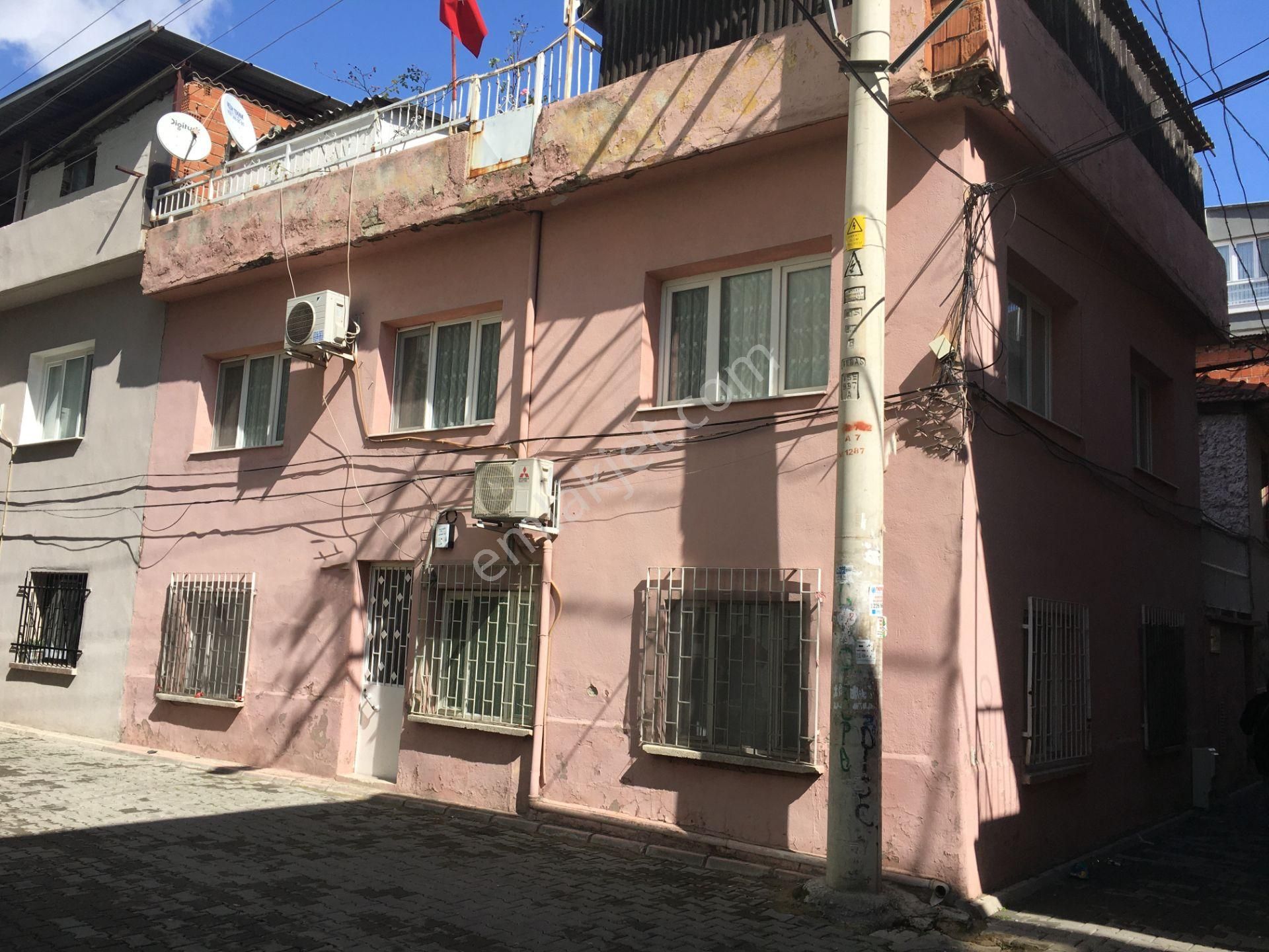 Bornova Barbaros Satılık Daire  SIDIKA RODOP LİSESİ YAKINI SATILIK 80 M2 ZEMİN KAT DAİRE