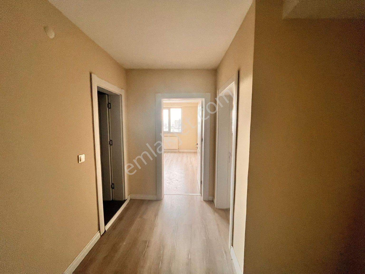 Kars Merkez Yenişehir Kiralık Daire ALTIN EMLAKTAN SIFIR 2+1 EN ÜST KAT GÜNEY CEPHE DEVLET HASTANESİ MEVKİİ