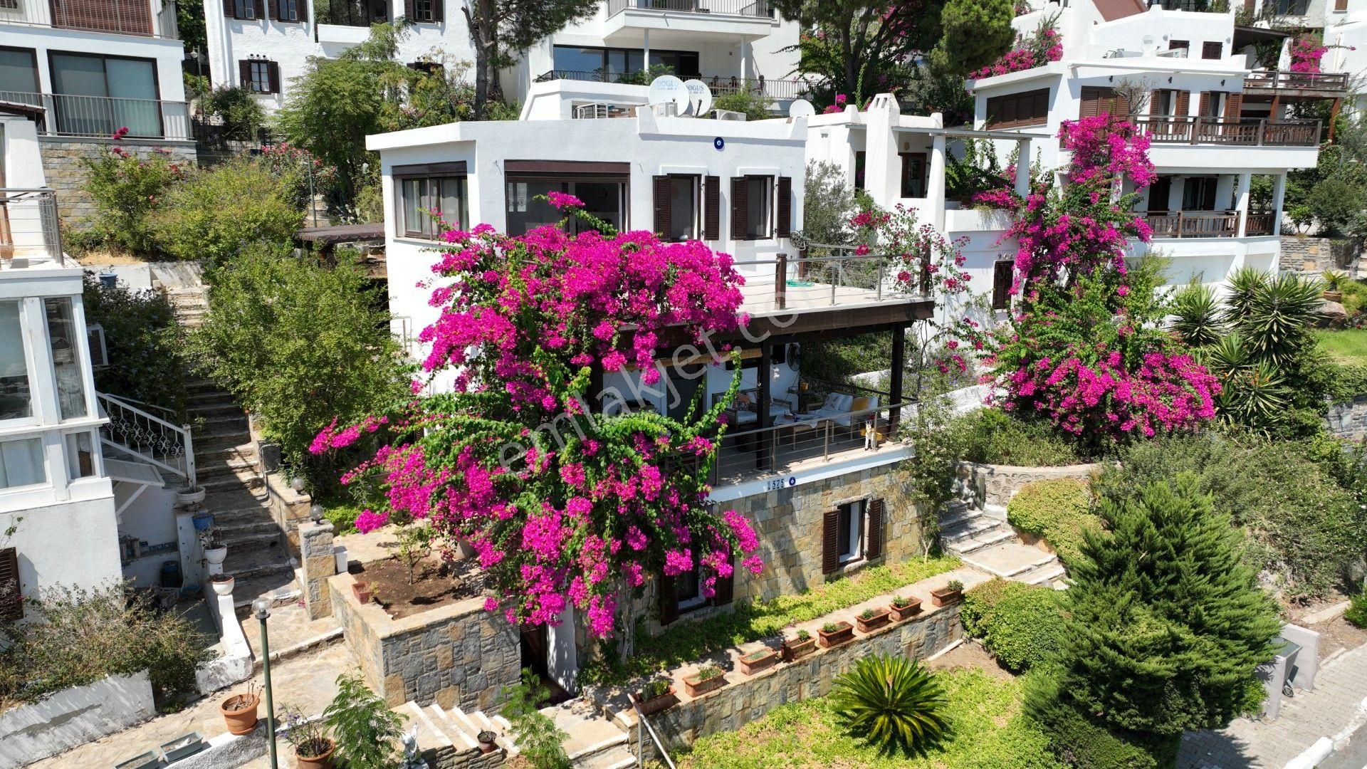 Bodrum Bitez Satılık Villa  Bodrum Aktur Sitesi Satılık 5+2 Müstakil Villa.