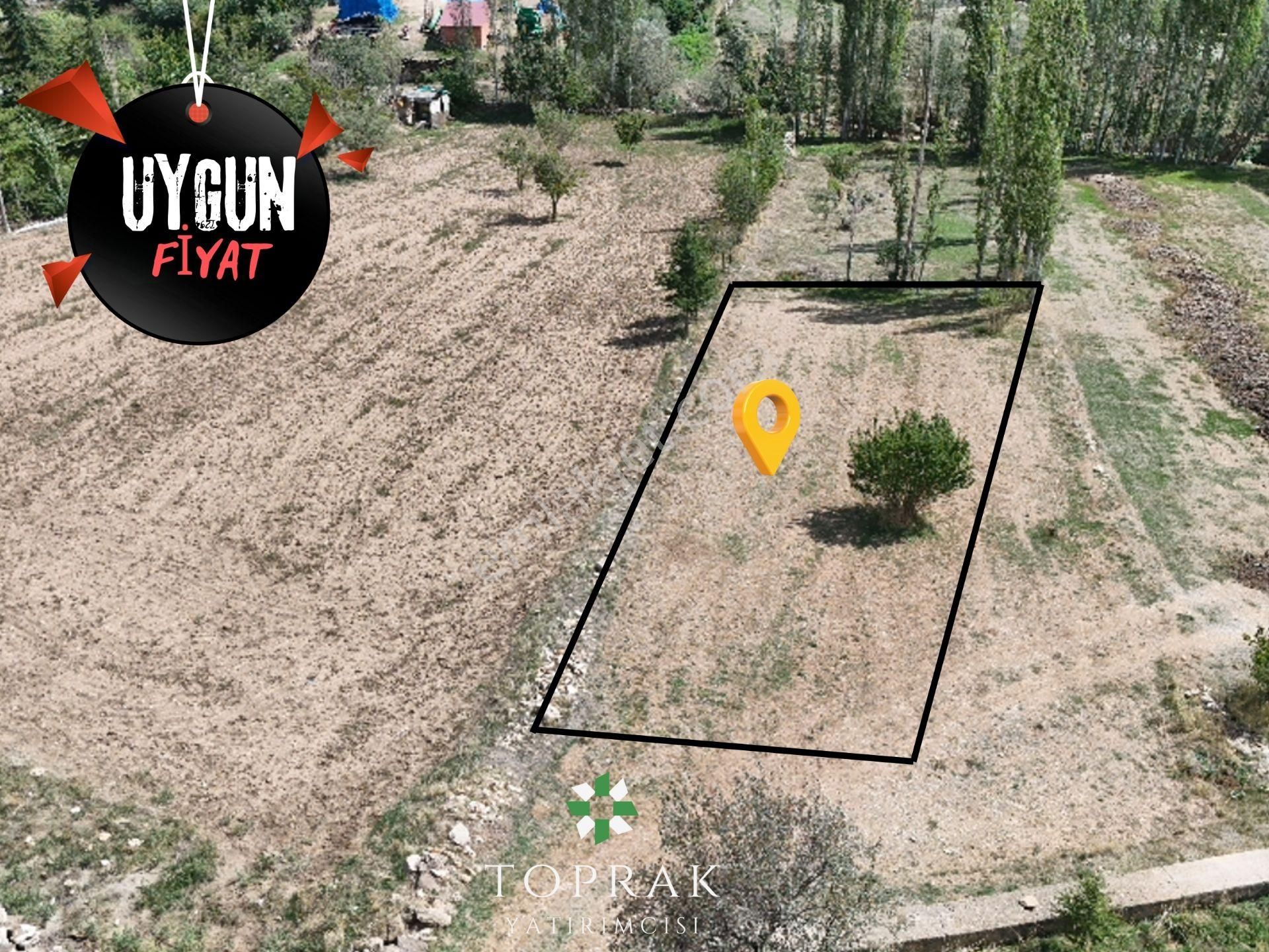 Afyonkarahisar Merkez Bostanlı Köyü Satılık Tarla  Toprak Yatırımcısı'ndan Bostanlı'da Yol Kenarı 709m² Tarla