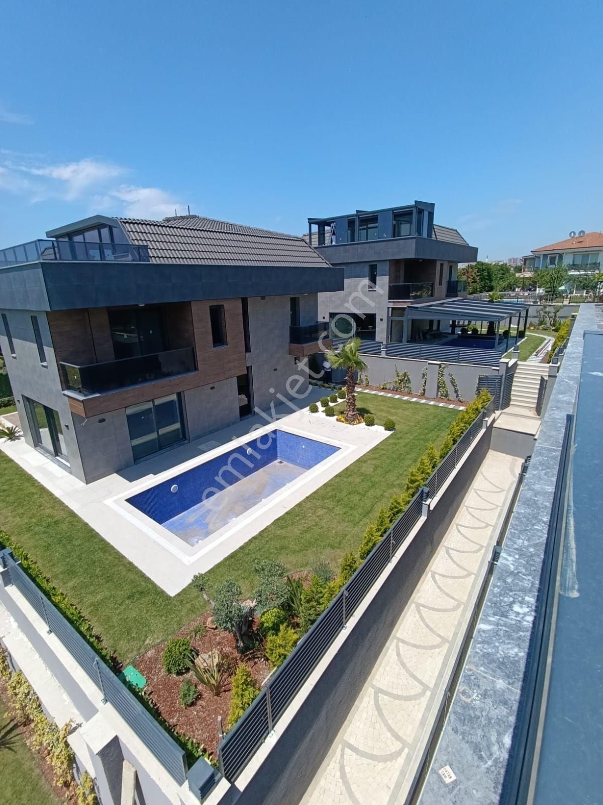 Beylikdüzü Dereağzı Satılık Villa Beylikdüzü Kavaklı'da Satılık Lüx Villa Nazar Emlakdan 