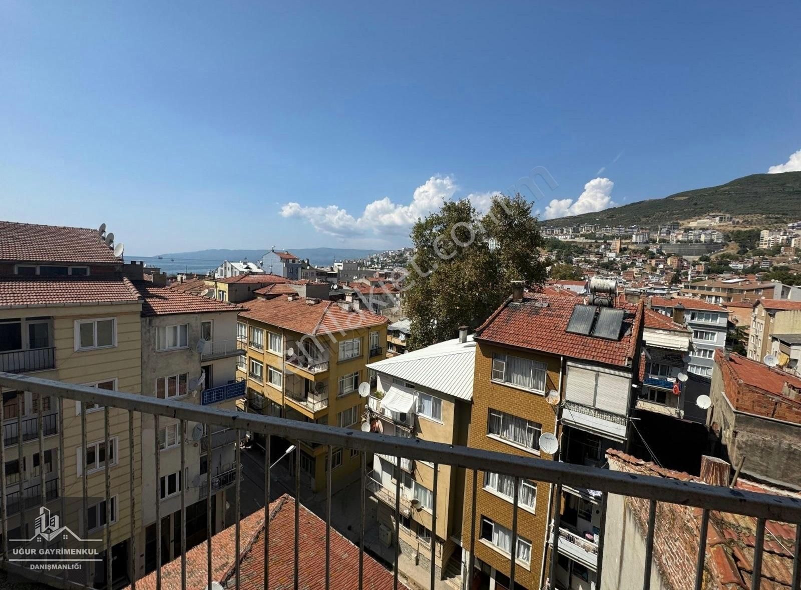 Gemlik Kayhan Satılık Daire UĞUR GAYRİMENKUL'DEN ŞEHİR MERKEZİNDE SATILIK DAİRE