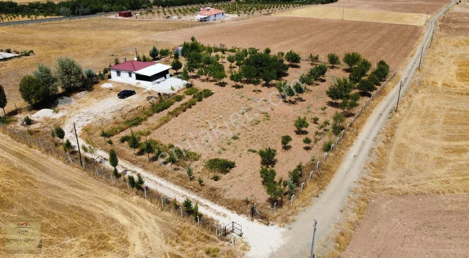 Elazığ Merkez Hankendi Köyü (Özgürler) Satılık Bağ & Bahçe MALATYA YOLU BELEDİYE VİLLALARI YANINDA HAZIR EV&BAHÇE