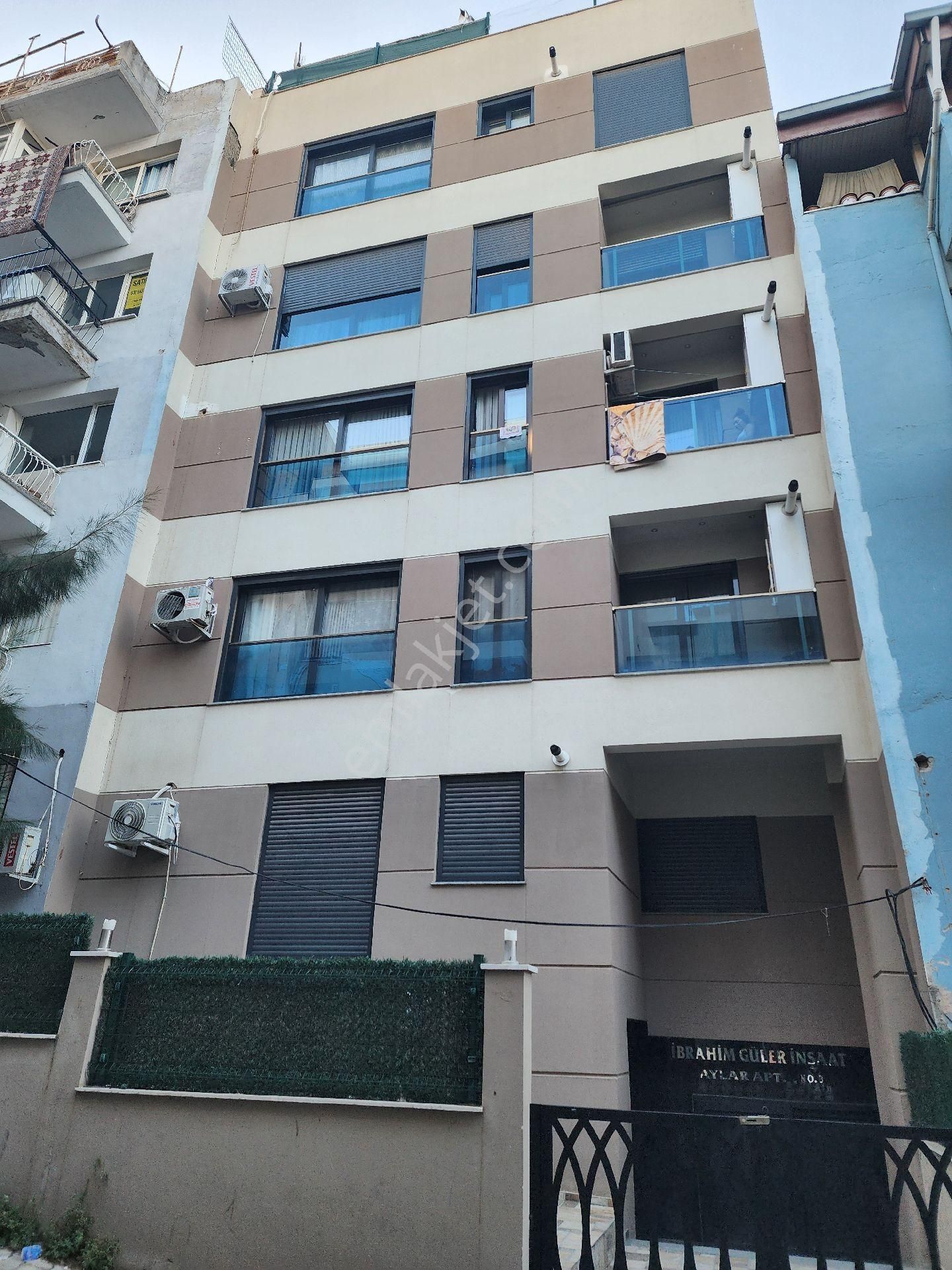 Karabağlar Esenlik Satılık Daire Esenlik Mahallesi Yeşilyurt İzmir de Satılık 3+1 Teraslı Daire