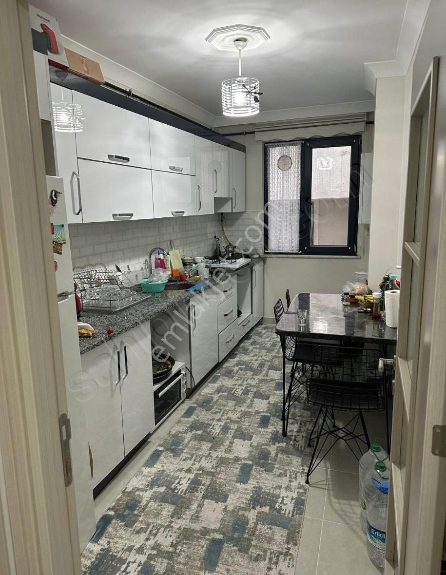 Ümraniye Esenevler Satılık Daire 2+1 90 m2 ARAKAT DAIRE GUZEL KONUMDA