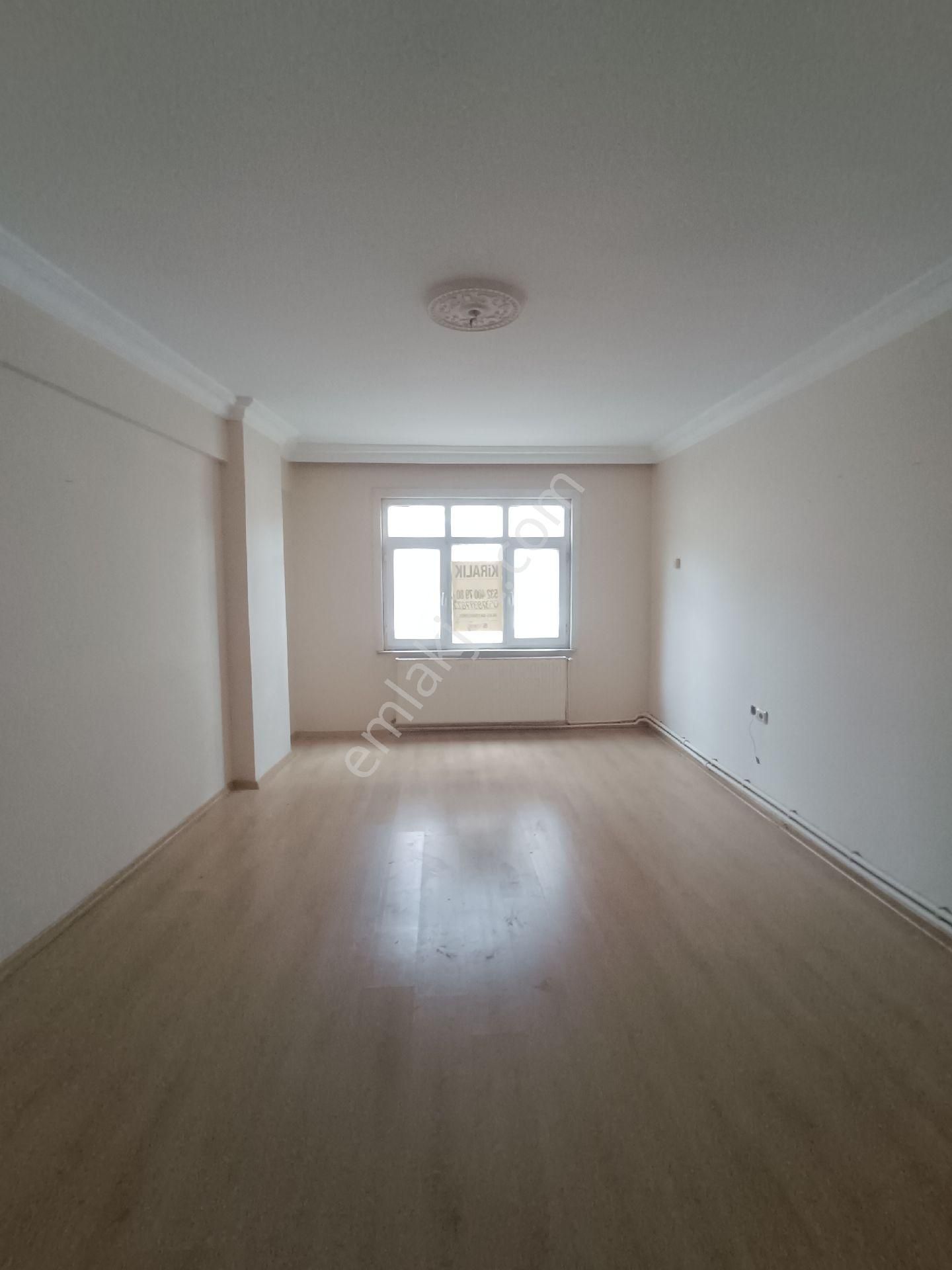 Pendik Çamçeşmede E5 Yanyola Yakın Kiralık 3+1 120 M2 2 Ci Kat Daire