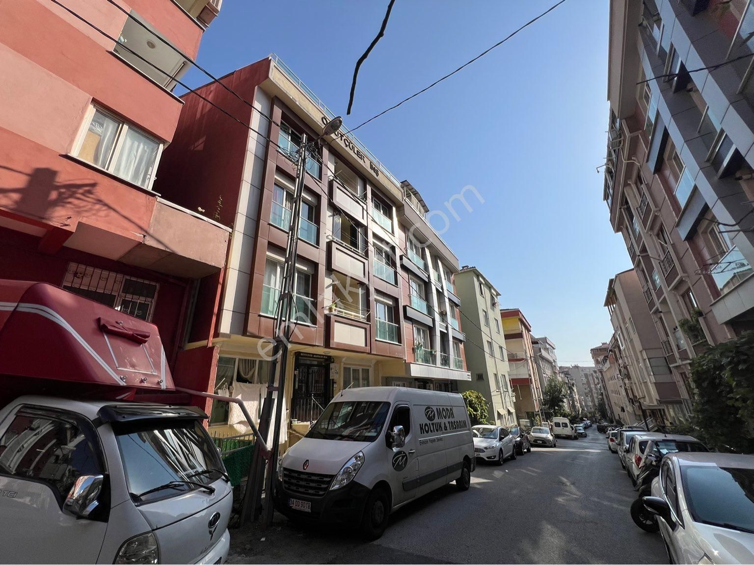 Maltepe Zümrütevler Satılık Daire  ZÜMRÜTEVLER TÜLİN CADDESİ PARALELİ ULAŞIMA YAKIN KULLANIŞLI 2+1