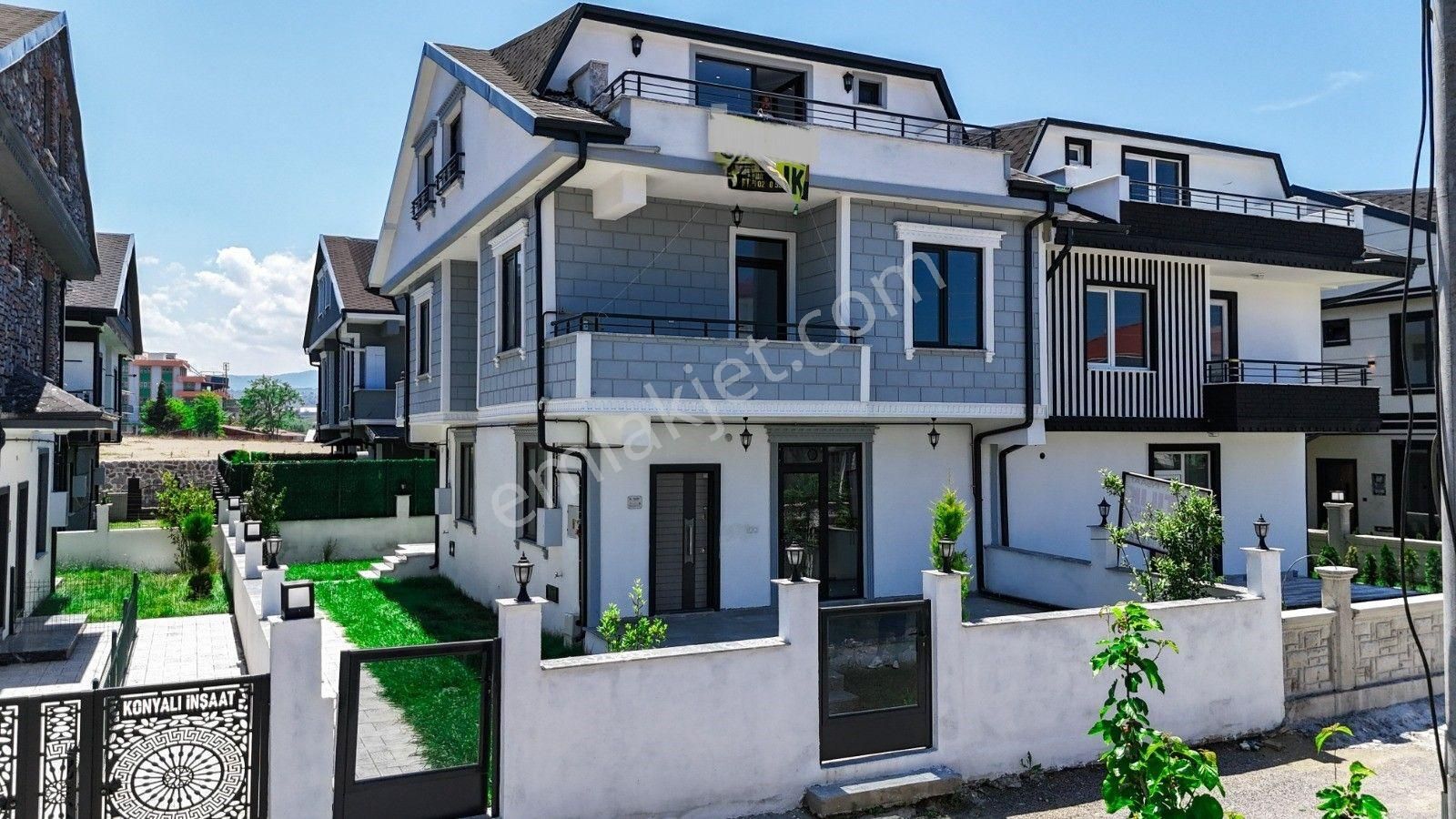 Kocaali Alandere Satılık Villa  SAKARYA KOCAALİ PLAJ CADDESİNDE MÜSTAKİL GİRİŞLİ BAHÇELİ 3+1 TRİPLEKS VİLLA...