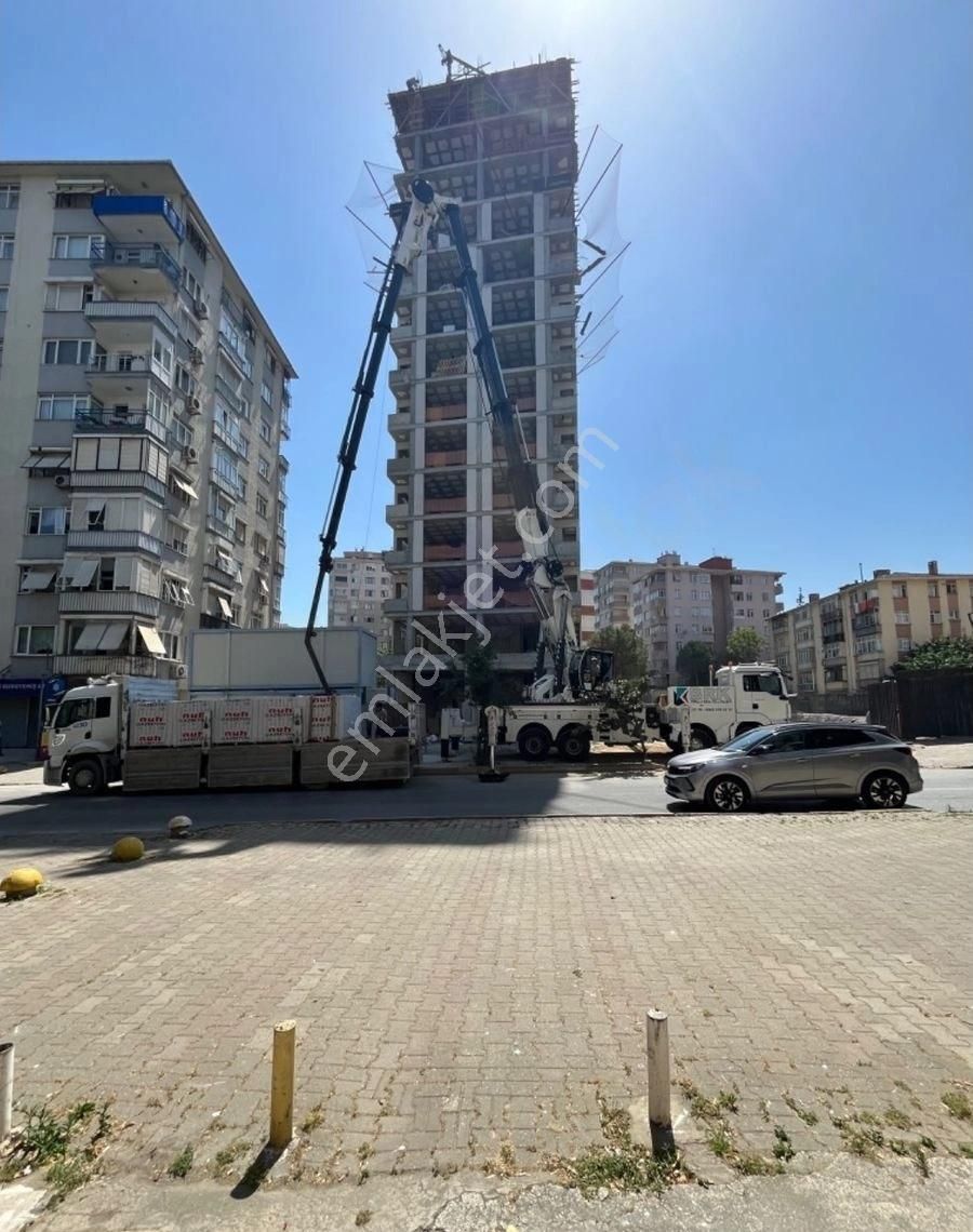 Kadıköy Merdivenköy Satılık Dükkan & Mağaza GÖZTEPE ŞAİRARŞİ CADDE ÜSTÜNDE ÖN CEPHE YÜKSEK TAVANLI DÜKKAN