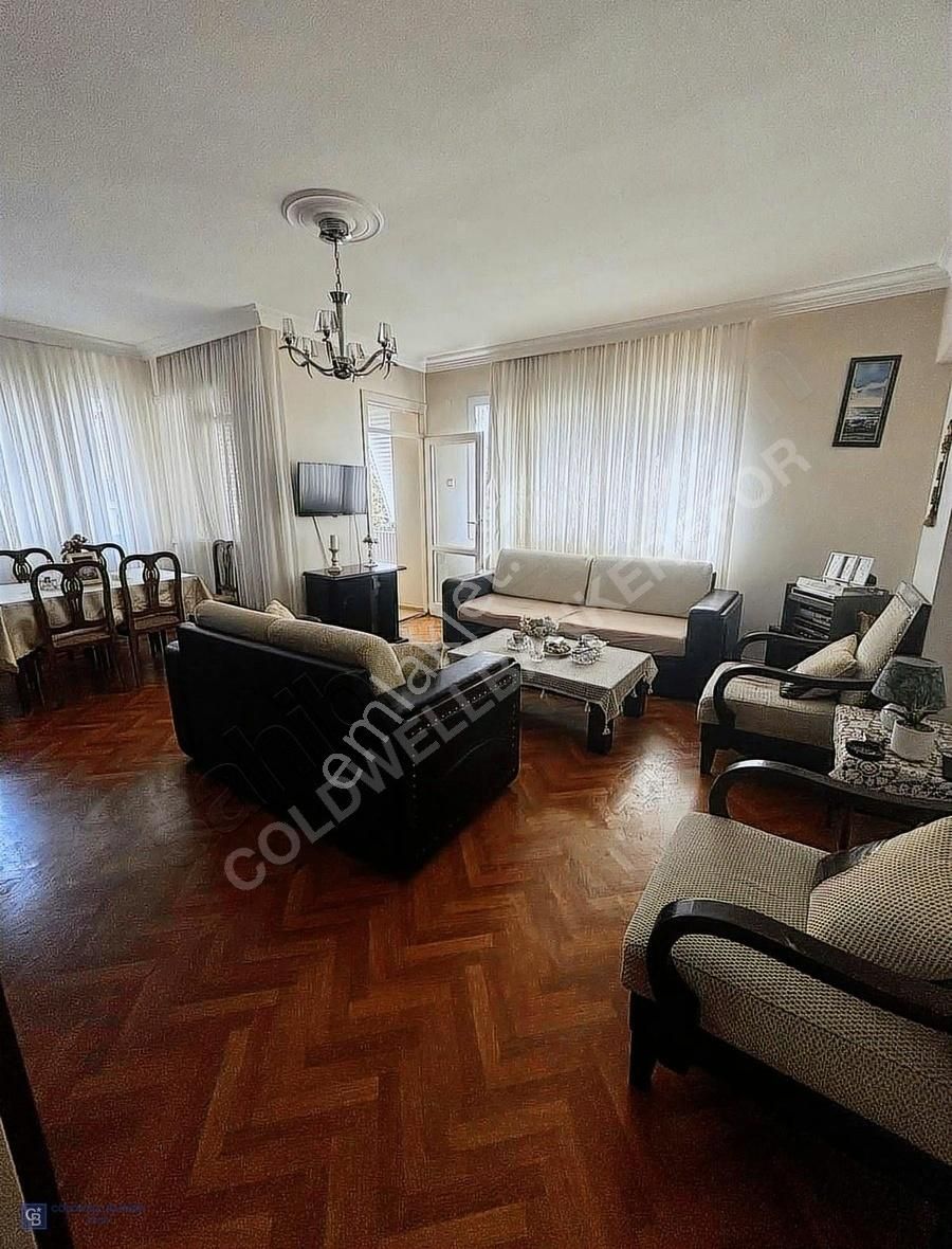 Karşıyaka Bostanlı Satılık Daire BOSTANLI MAHALLESİNDE 3+1 SATILIK EŞYALI GENİŞ DAİRE