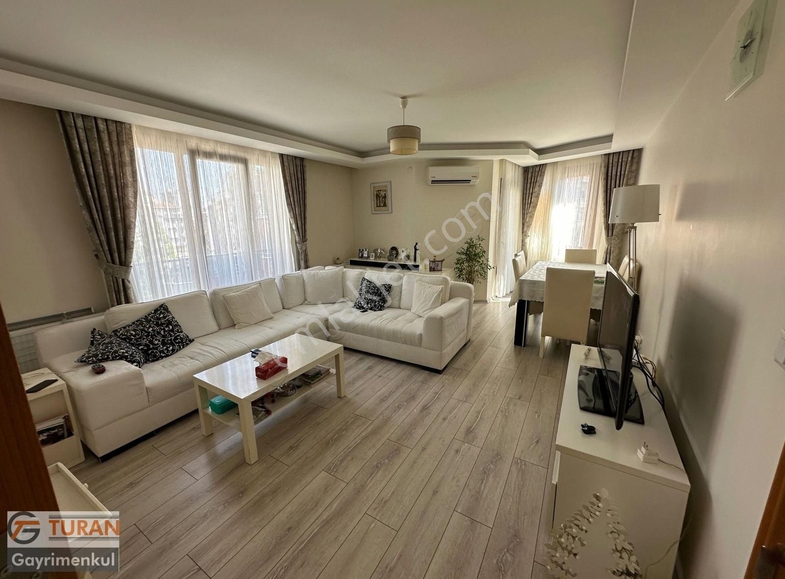 Üsküdar Cumhuriyet Satılık Daire TURAN'DAN CUMHURİYET MH YENİ BİNADA 2+1 ARAKAT FIRSAT DAİRE