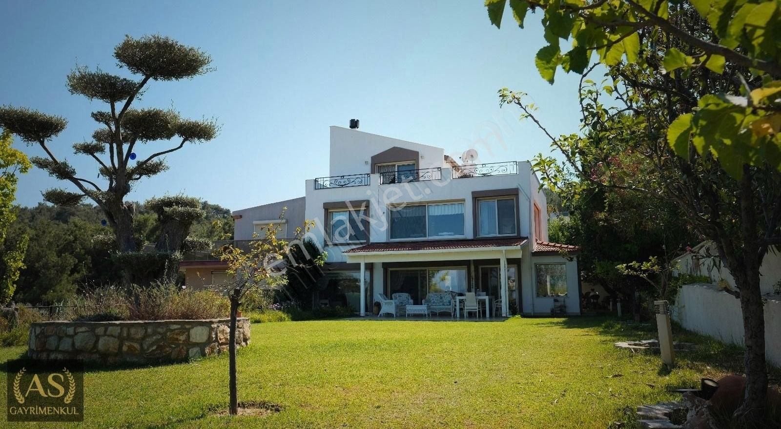 Urla Şirinkent Satılık Villa AS GYD...URLA ŞİRİNKENT'TE SİTE İÇERİSİNDE GENİŞ BAHÇELİ VİLLA