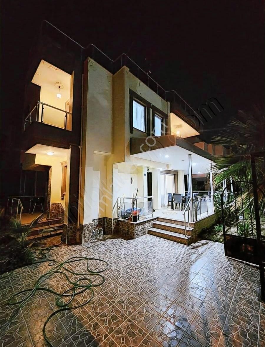 Kuşadası Değirmendere Satılık Villa EMLAK DİYARINDAN KUŞADASINDA MÜSTAKİL VİLLA.