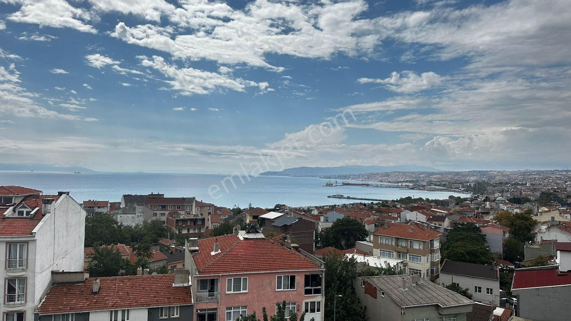 Süleymanpaşa Çiftlikönü Kiralık Daire  DENİZ MANZARALI,KAMU BİNALARINA YAKIN,GENİŞ M2'DE BALKONLU VE TERASLI,ASANSÖRLÜ,ARA KAT/DUBLEKS