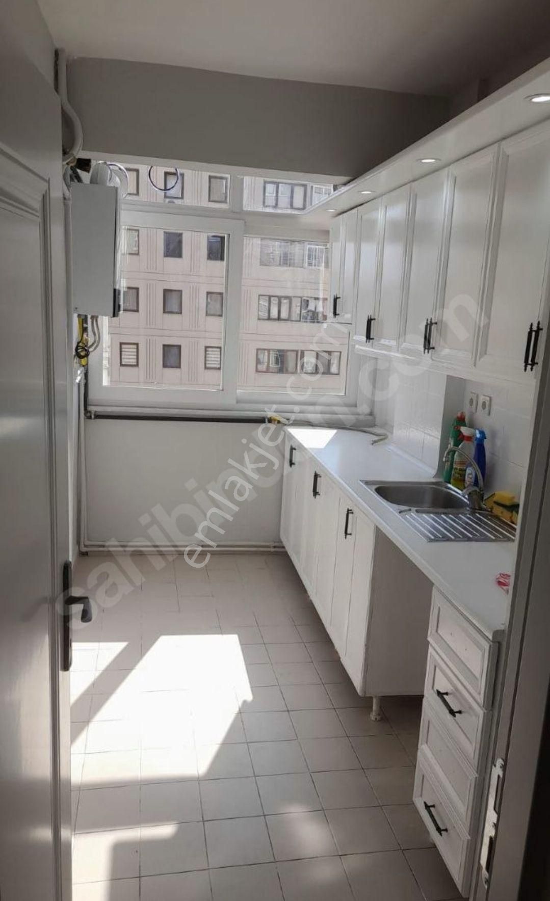 Kadıköy 19 Mayıs Kiralık Daire İnönü Caddesinde Metroya Yakın Kiralık 3+1 Temiz Daide