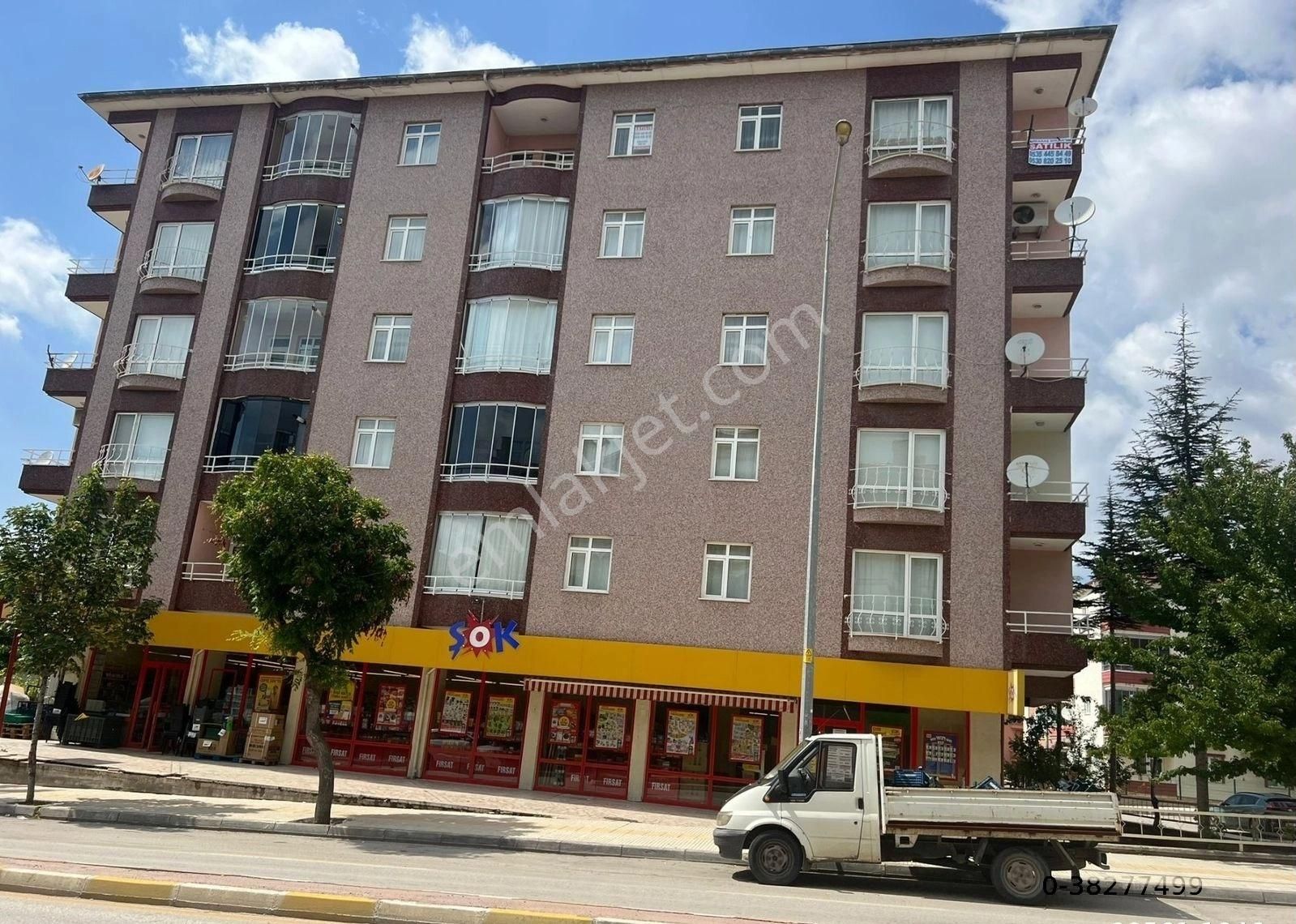 Çorum Merkez Kale Satılık Daire KALE MAHALLESİ  ATA CADDESİNDE 4+1 SATLIK DAİRE