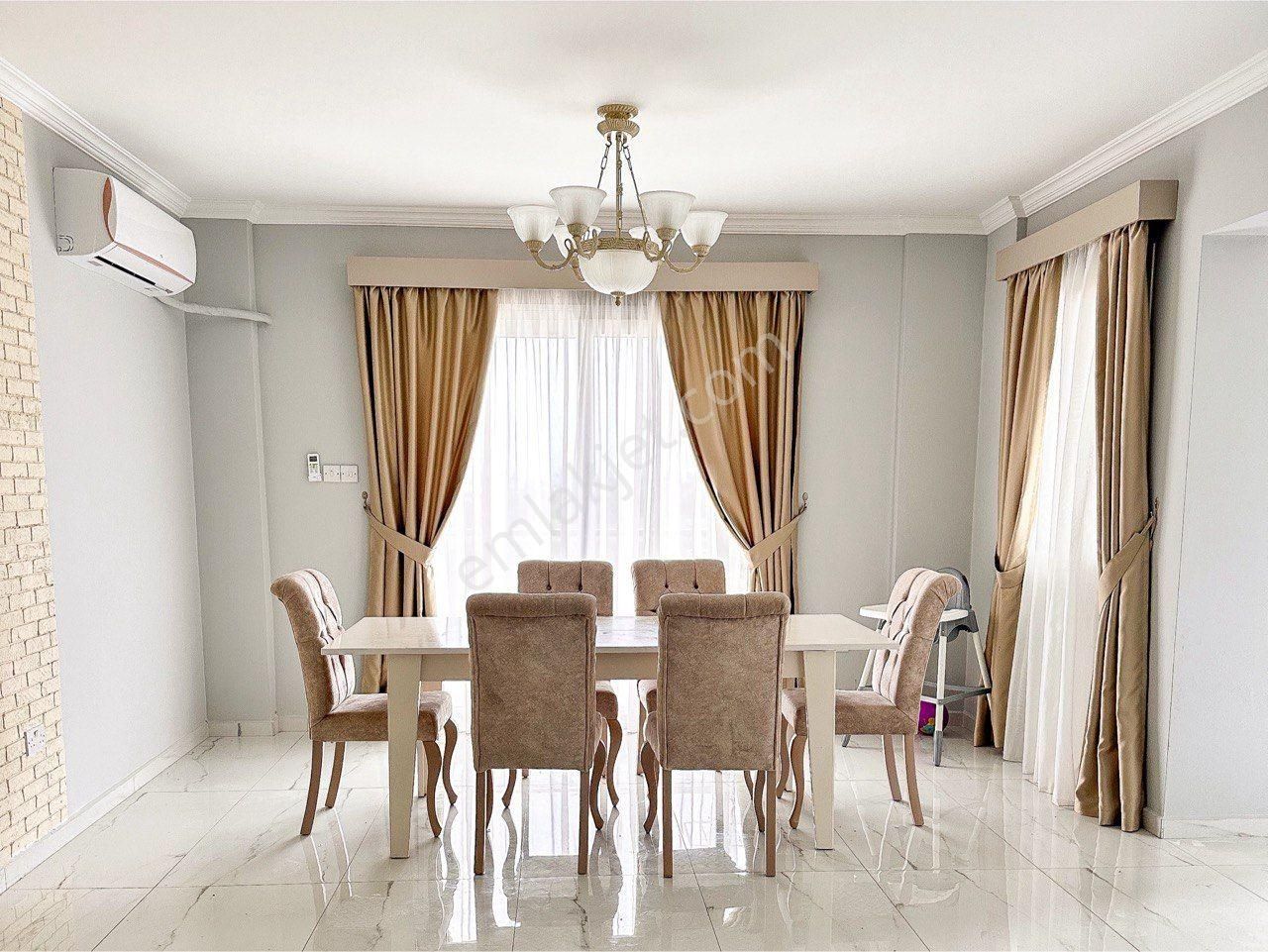 İskele Merkez Satılık Daire 3+1 Ful Eşyalı Daire Park Residence Sitesinde. Denize 370 Metre Mesafesinde