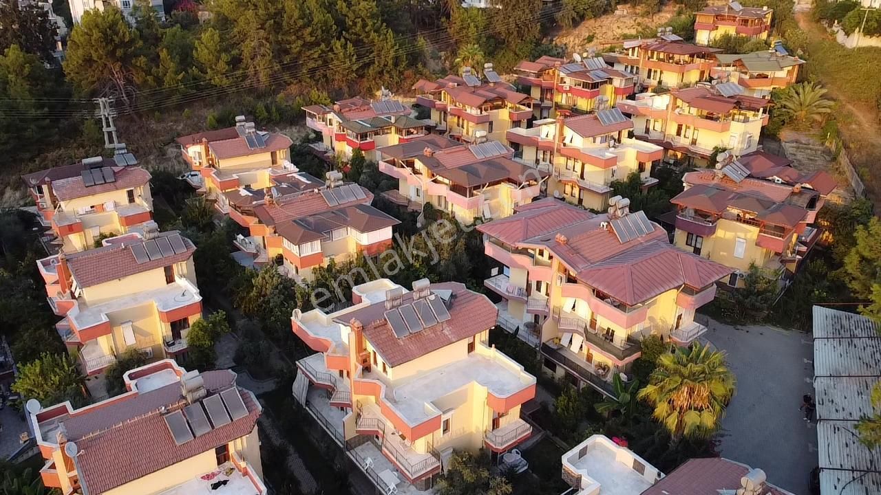 Alanya Avsallar Satılık Daire  ALANYA AVSALLAR MAH.DENİZE 600 MT.SATILIK 4+1 TRİPLEKS VİLLA