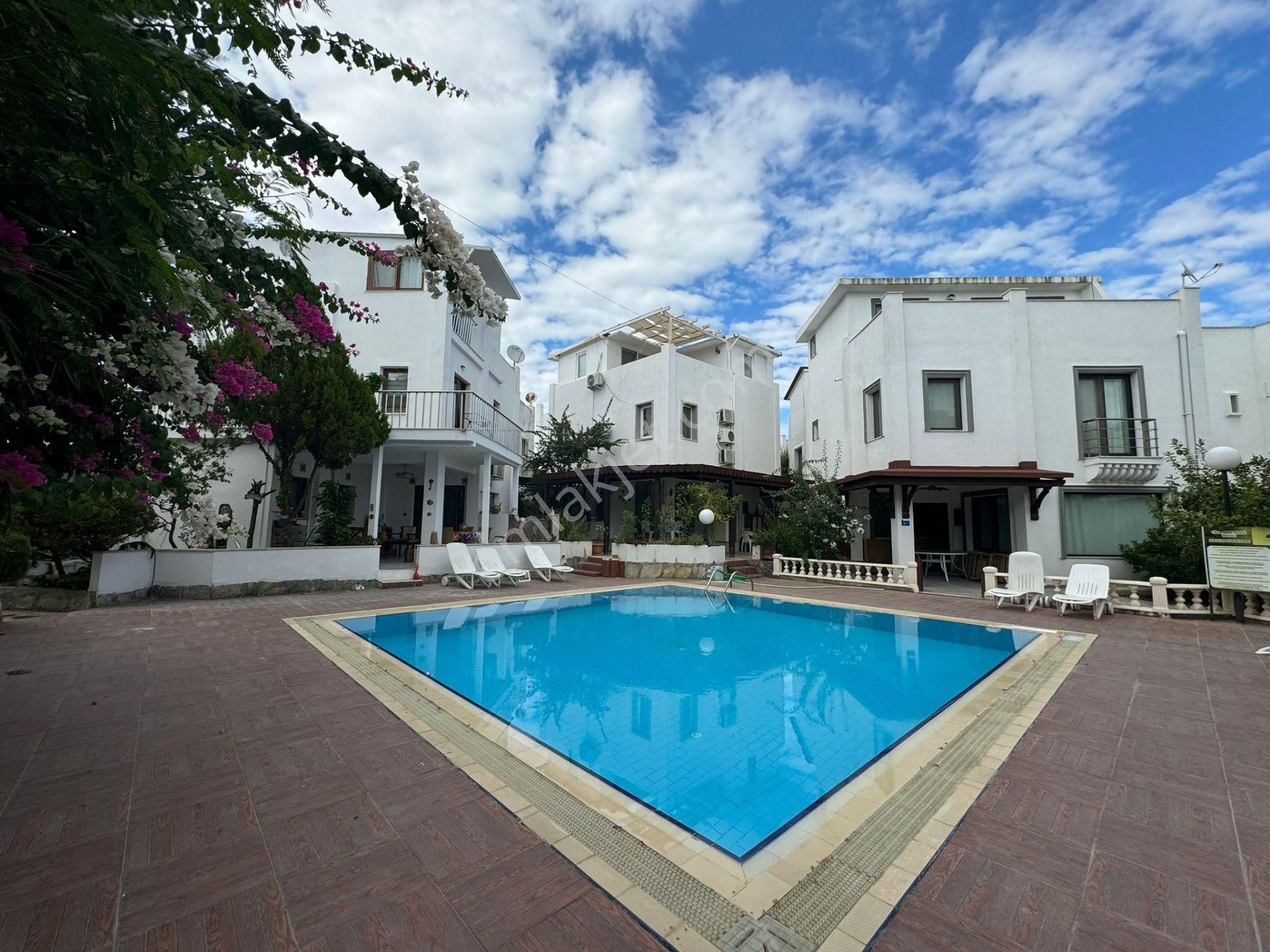 Bodrum Gümbet Satılık Villa  Bodrum Gümbet Ortak Havuzlu Sitede 4+1 Satılık Villa