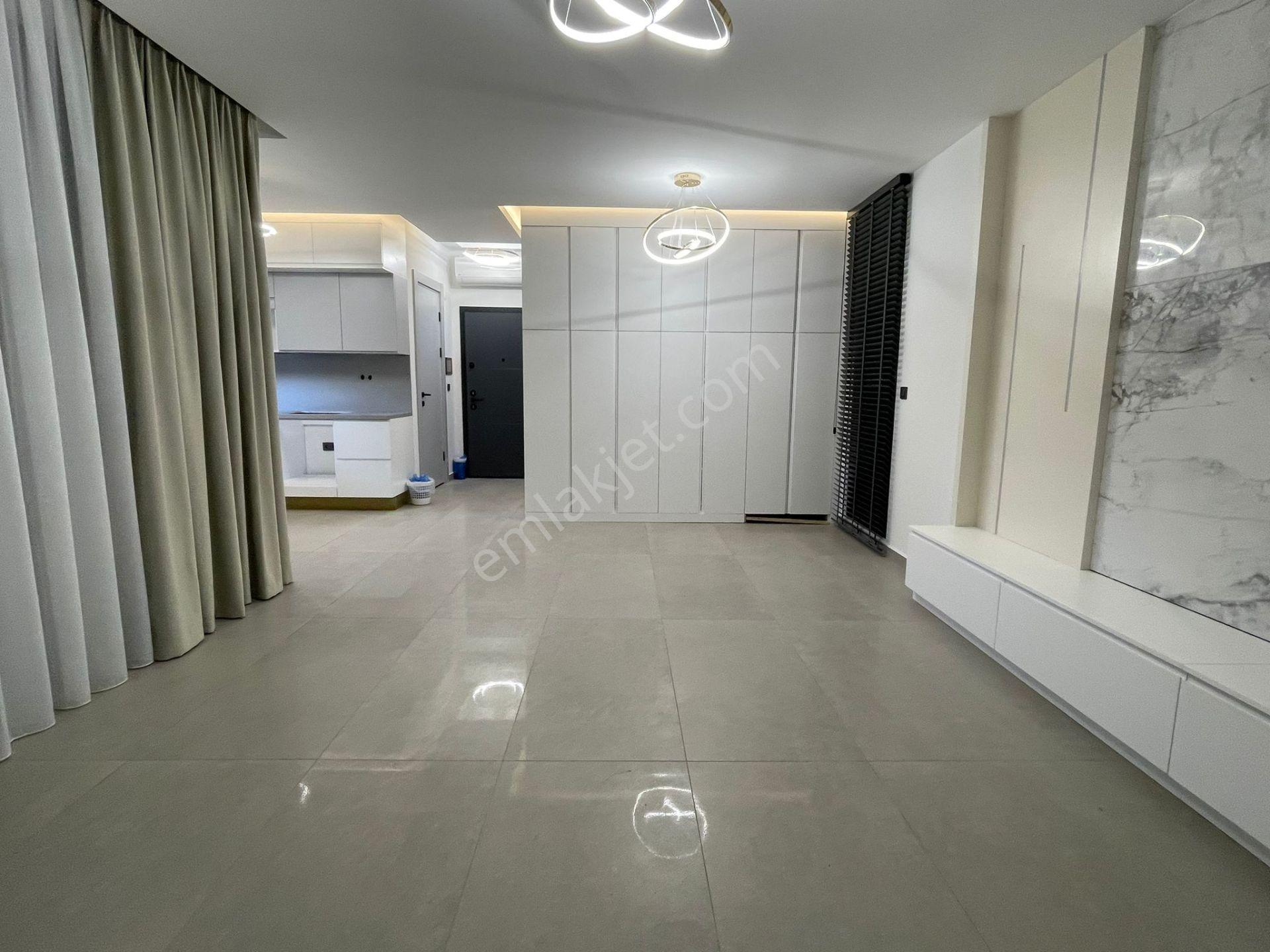 Sahıle Yakın-özel Havuz/otopark-yerden Isıtma-ultra Lüx-akıllı Ev-300 M2 Bahçe-tamamı Müstakil - Görsel 17