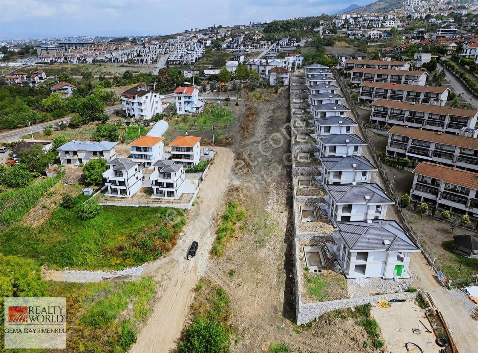 Başiskele Damlar Satılık Villa İmarlı RW GEMA'DAN KOCA ORMAN CADDESİNDE VİLLA İMARLI ARSALAR