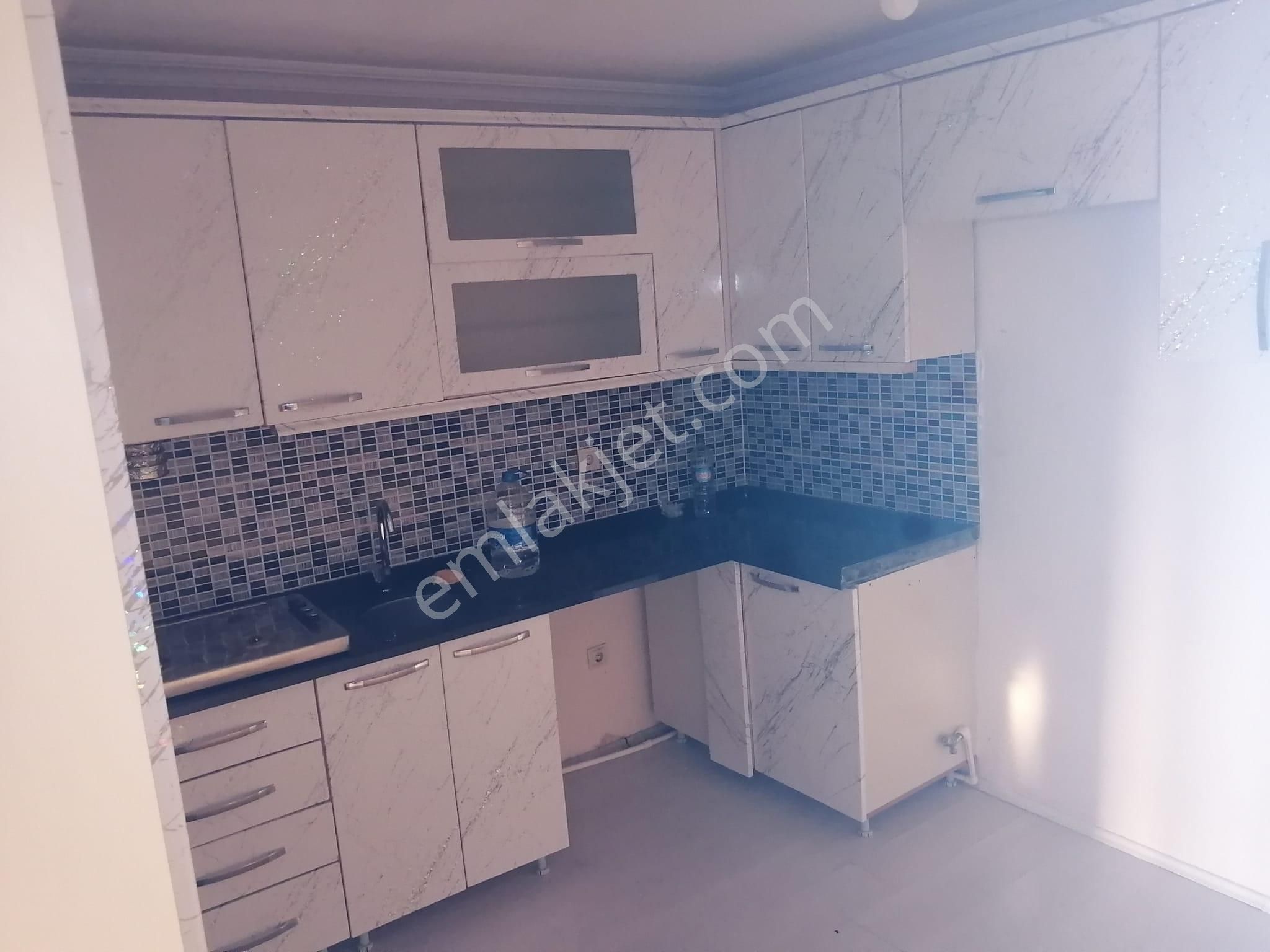 Maltepe Zümrütevler Kiralık Daire  GÜNEYDEN METROYA 17  DAKİKA YÜRÜME 3+1.100  M2 AYRI  MUTFAKLI  KİRALIK DAİRE