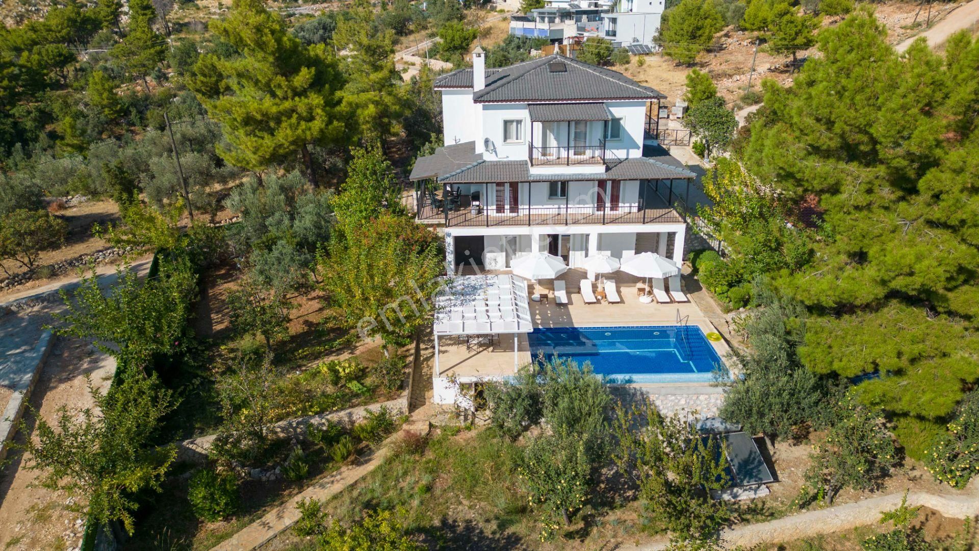 Kaş İslamlar Satılık Villa  4+1 DOĞA İÇİNDE , PATARA KUMSALINA BAKAN ,BAHÇELİ ,ÖZEL HAVUZLU VİLLA