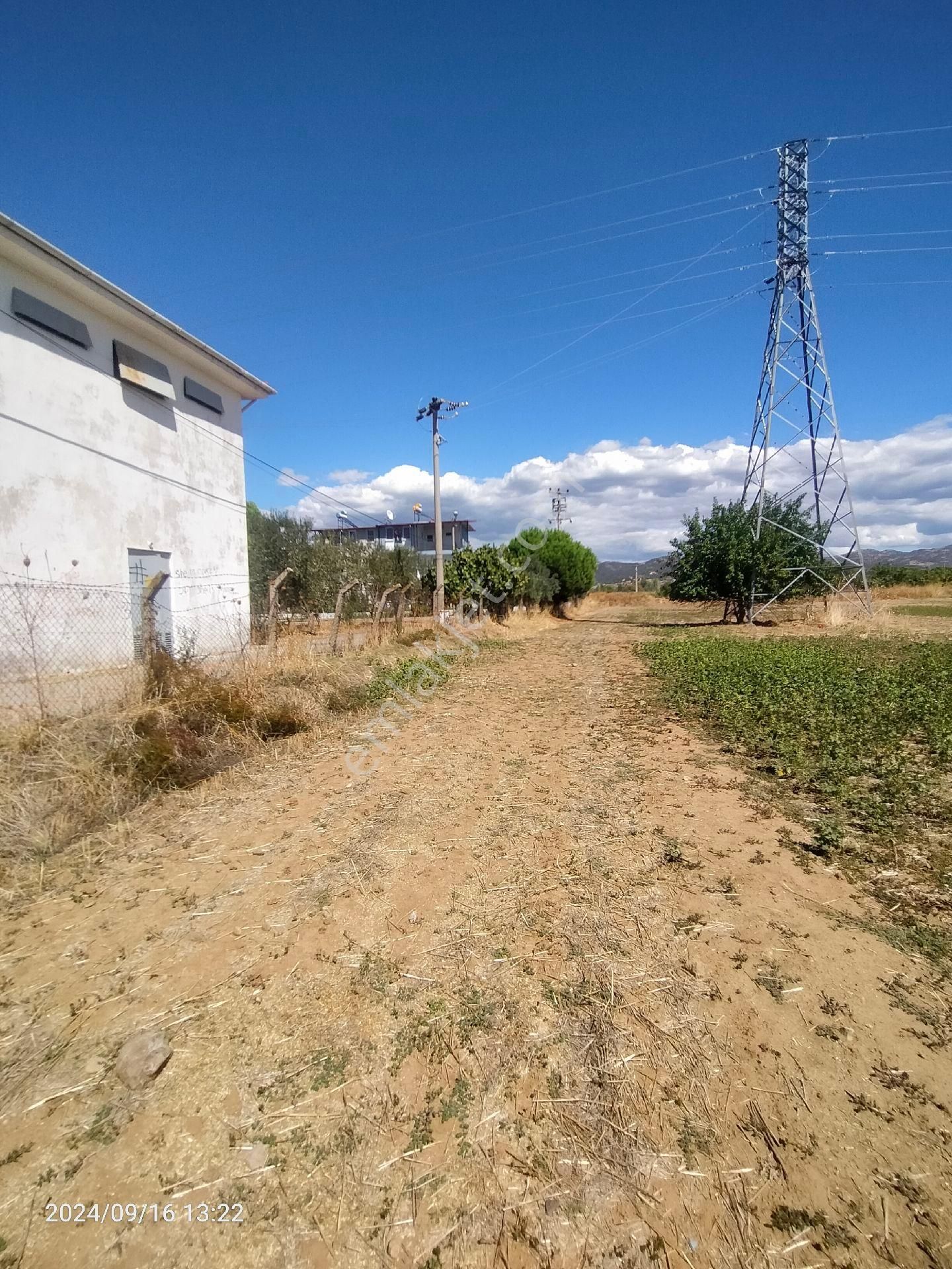 Saadet Korkmaz Emlak'tan İmarın Dibinde 9138 M2 Satılık Tarla