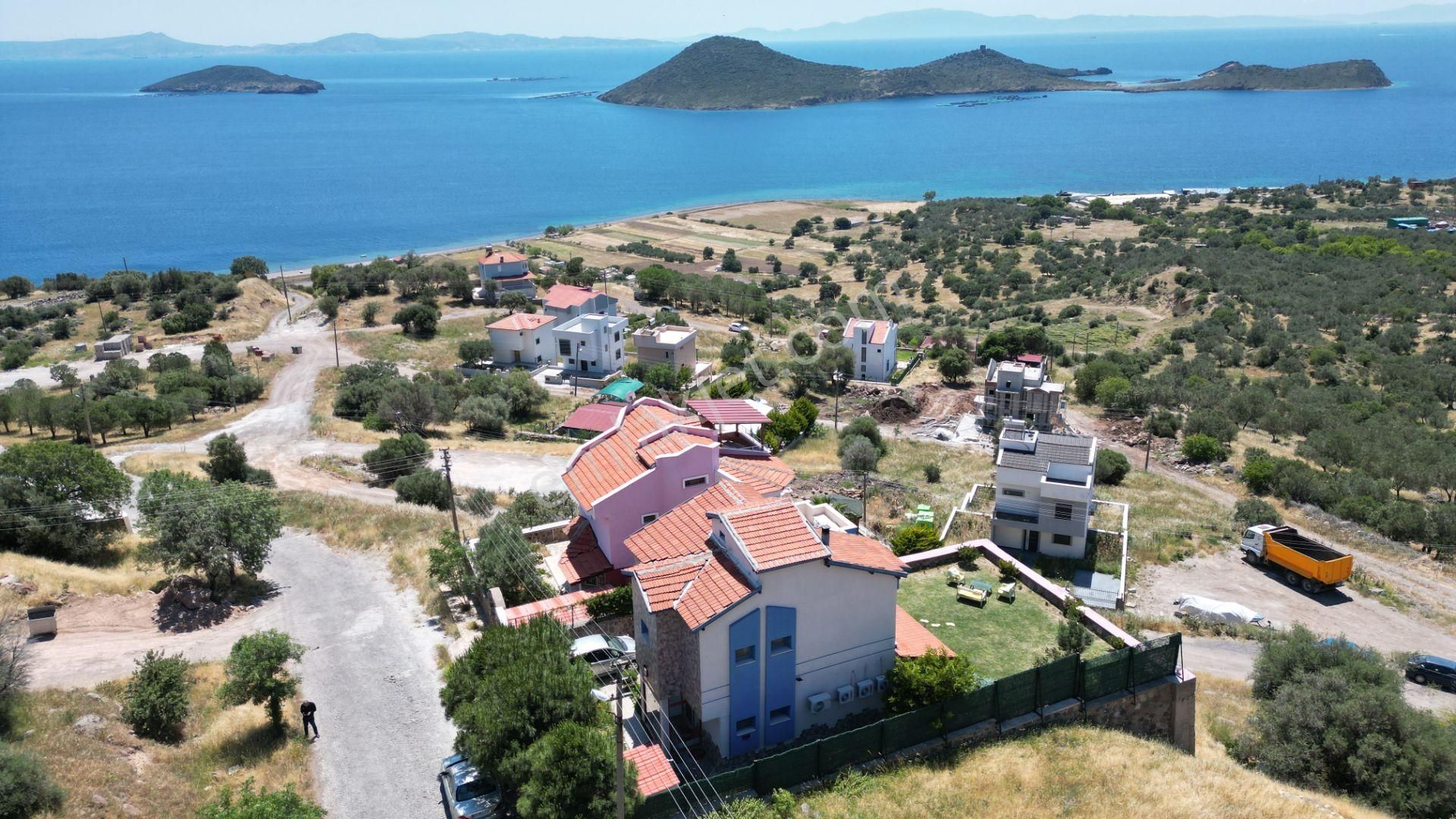 Dikili Çandarlı Satılık Villa  DİKİLİ ÇANDARLI'DA SATILIK EŞSİZ DENİZ MANZARALI 4+1 VİLLA