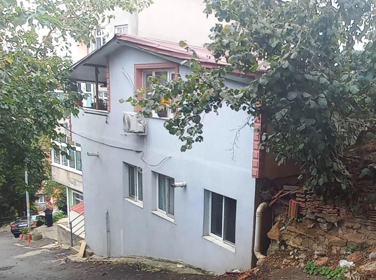 Beykoz Merkez Satılık Bina  İSTANBUL BEYKOZDA SATILIK 2 KATLI 3 DAİRELİ BİNA VE BAHÇESİ