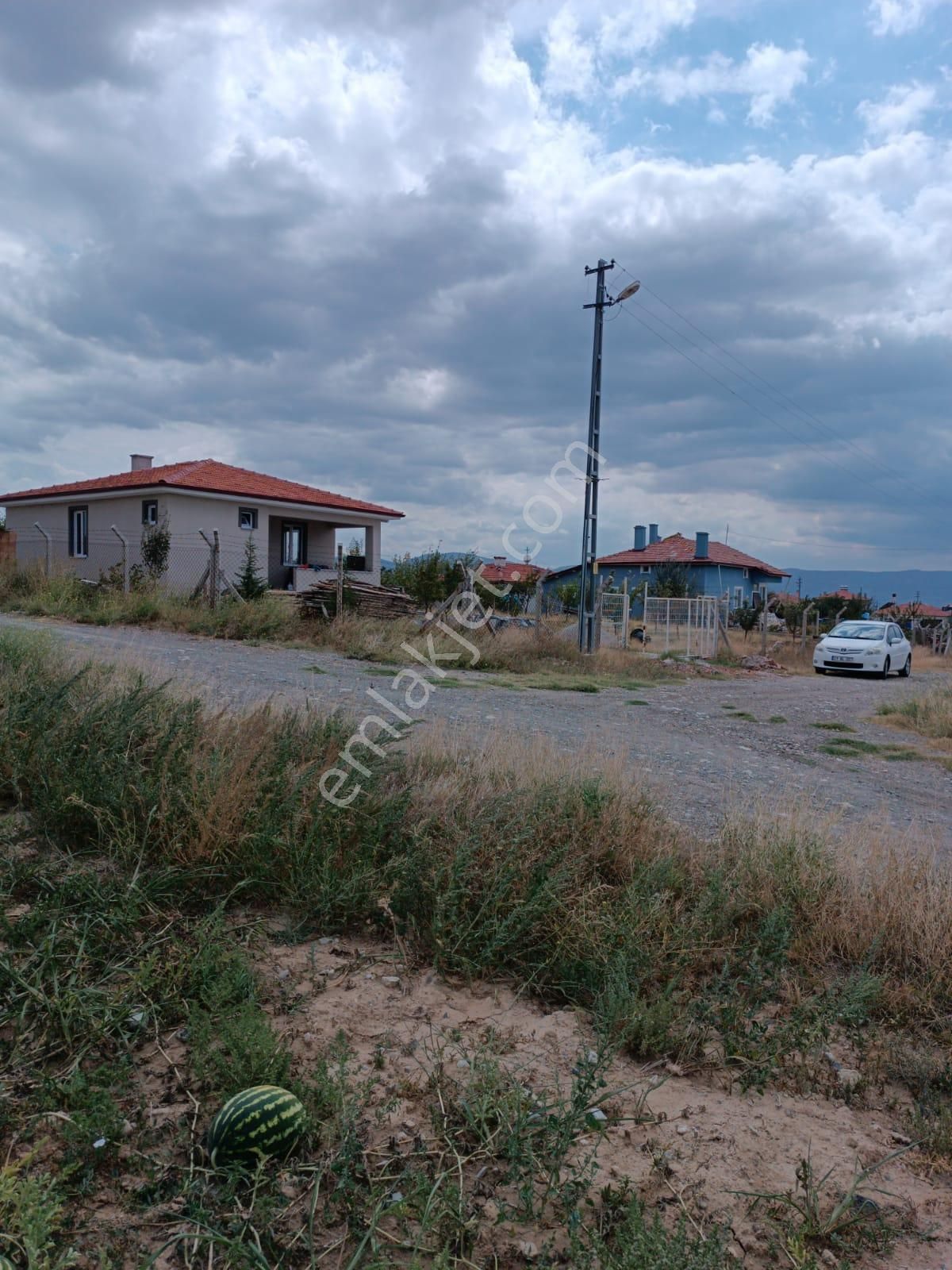 Çorum Pehlivan Emlaktan Karaca Köyde İçinde Evide Bulunan Satılık Arsa - Görsel 4