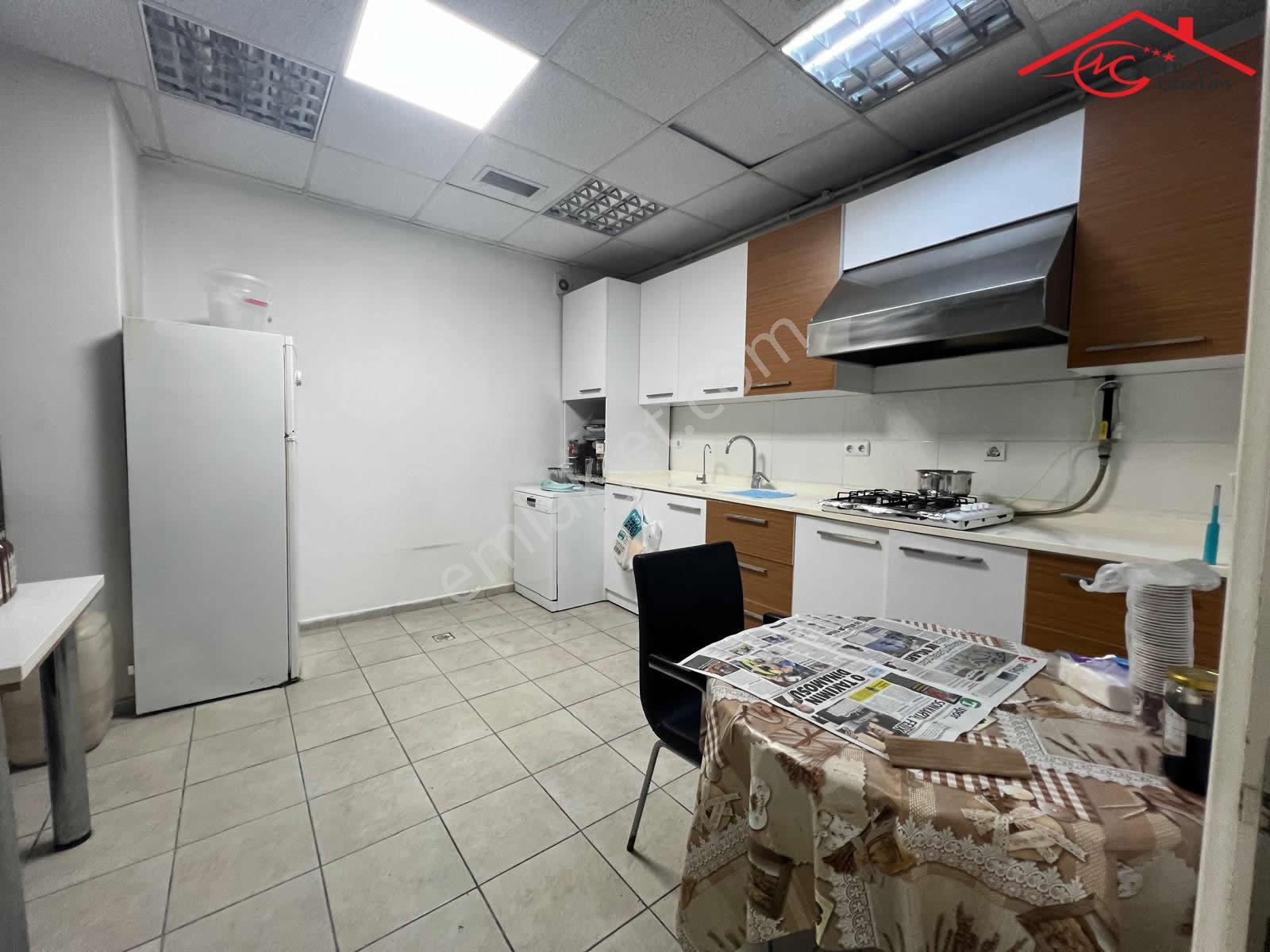 Yenibosna Yıldırım Beyazıt Caddesinde Kiralık Dükkan İşyeri Ofis Depo İş Hanında - Görsel 14