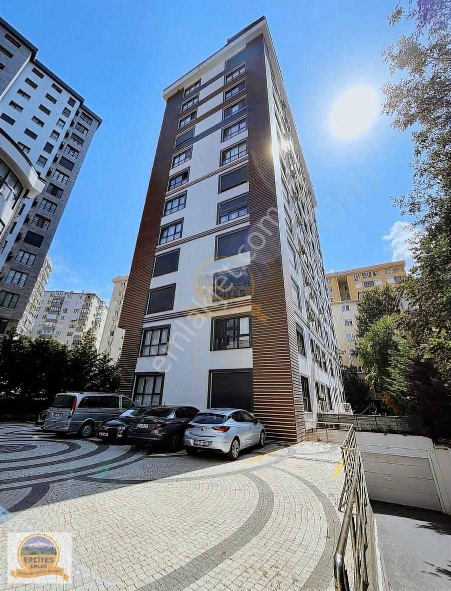 Kadıköy Kozyatağı Satılık Daire KOZYATAĞI HAVUZLU SİTEDE 3+1 EBEVEYN BANYOLU 140 M2 FIRSAT