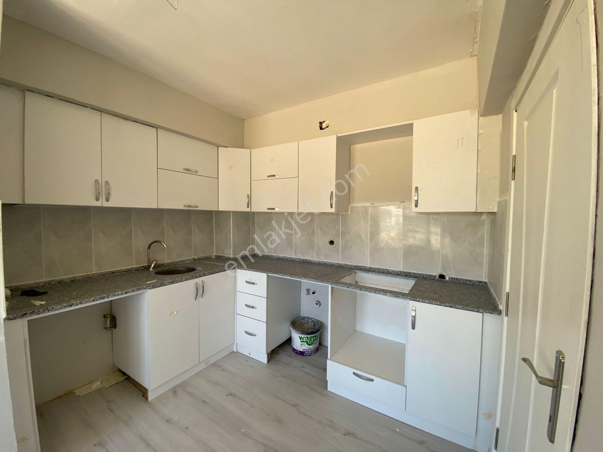 Göksu'dan Beyhekim Mah’de Şafak Caddesi Satılık Lüx Site İçi 2+1 Daire