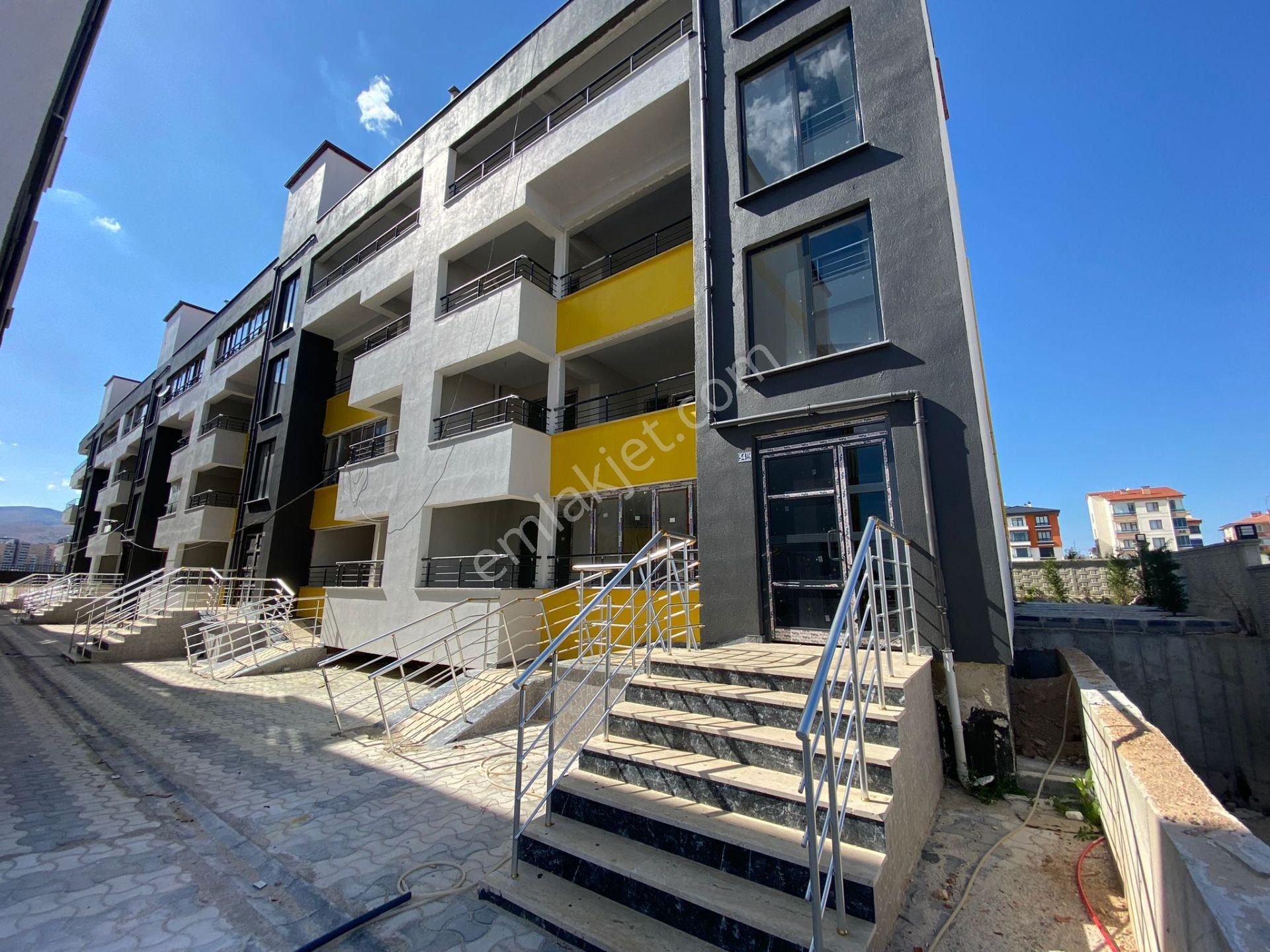 Göksu'dan Beyhekim Mah’de Şafak Caddesi Satılık Lüx Site İçi 2+1 Daire