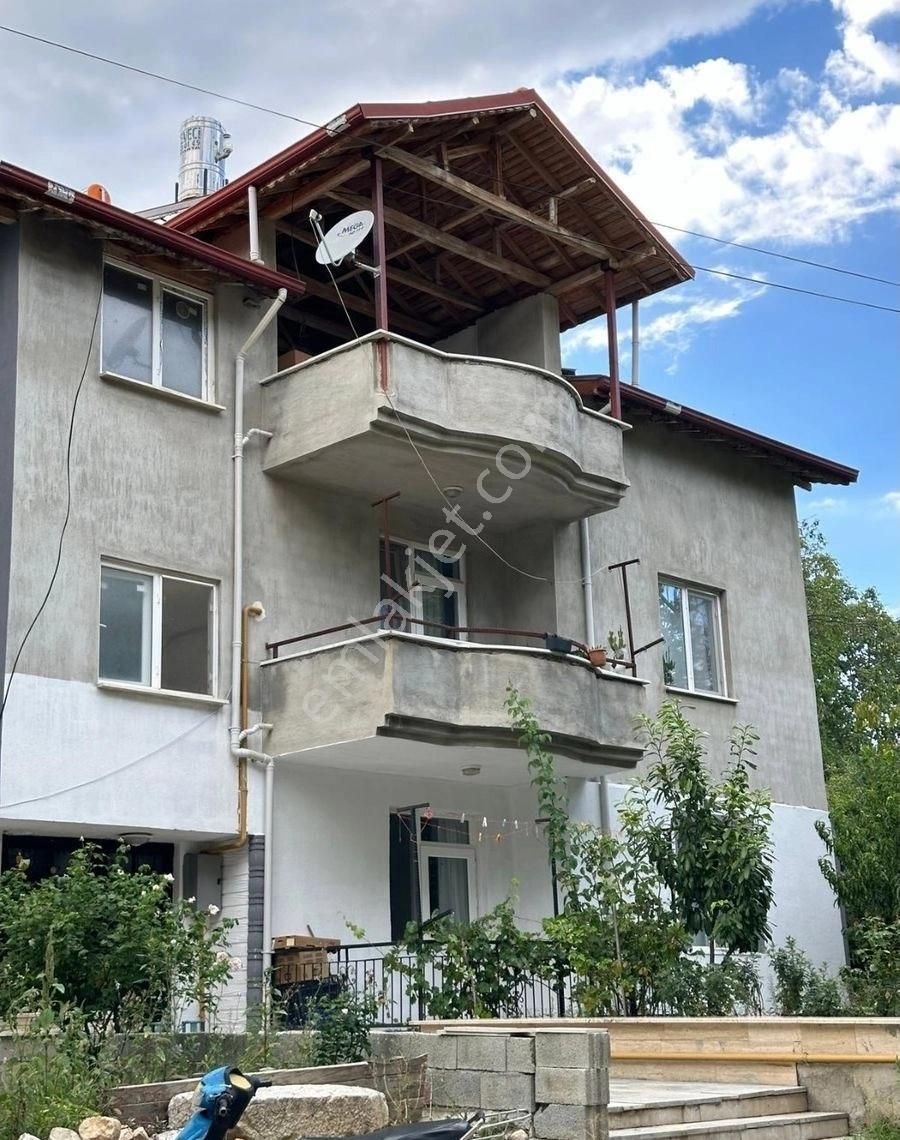 Ağlasun Hamam Satılık Daire BERAY EMLAKTAN AĞLASUNDA SATILIK TERASLI DAİRE