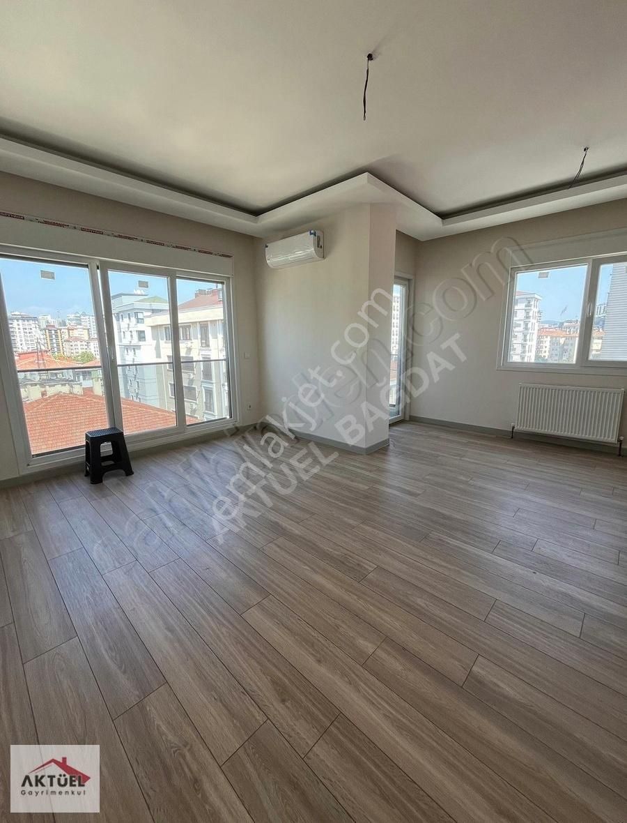 Kadıköy Göztepe Satılık Daire Özgürlük Parkına Yakın 125m² 3+1 Balkonlu İskanlı Sıfır Daire