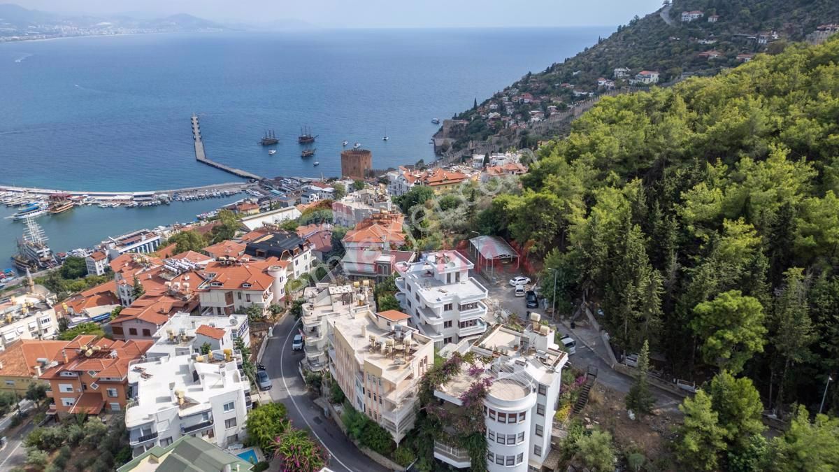 Alanya Çarşı Satılık Daire KALE YAMACINDA DENİZ MANZARALI VE HAVUZLU SATILIK DAİRELER