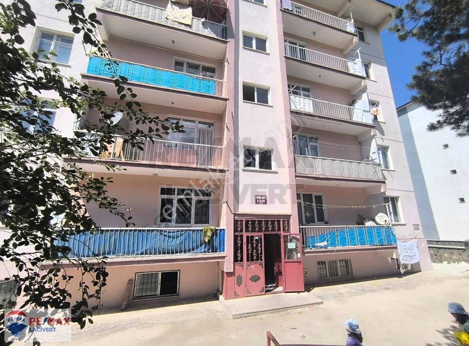 Palandöken Müftü Solakzade Satılık Daire Re/max Lacivert'ten Yenişehir'de 3+1 Satılık Bodrum Daire