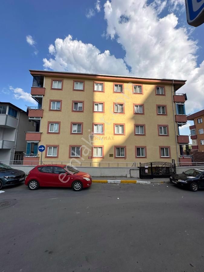 Pendik Ahmet Yesevi Satılık Daire AHMET YESEVİ MAHALLESİNDE BALKONLU SATILIK 1+1 DAİRE