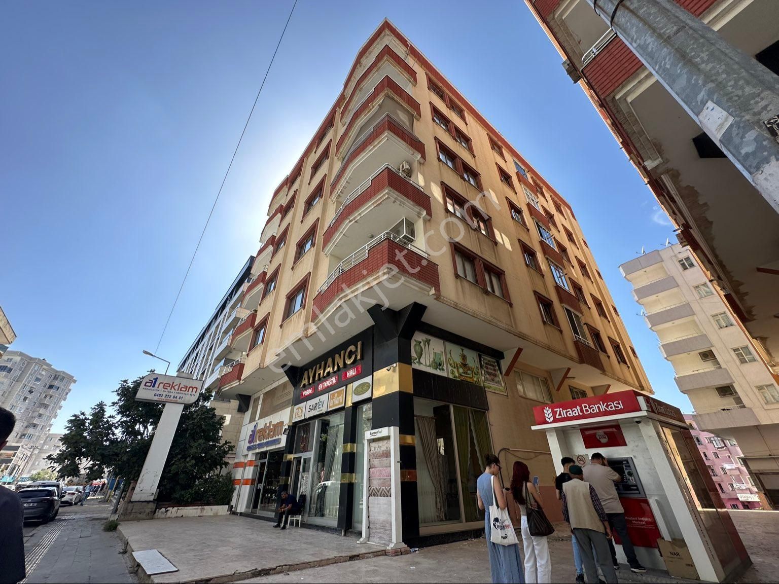 Artuklu Yenişehir Kiralık Daire AKKUŞ EMLAK’TAN MERKEZİ KONUMDA EŞYALI KİRALIK 4+1 DAİRE