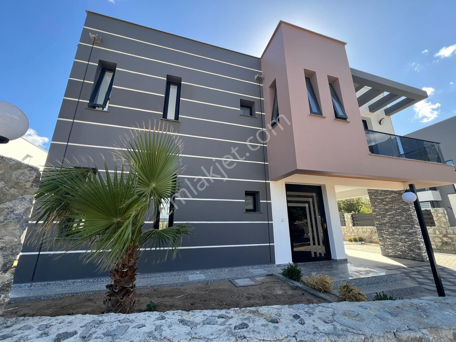 Girne Lapta'da Satılık 4+1 Villa !!! - Görsel 2