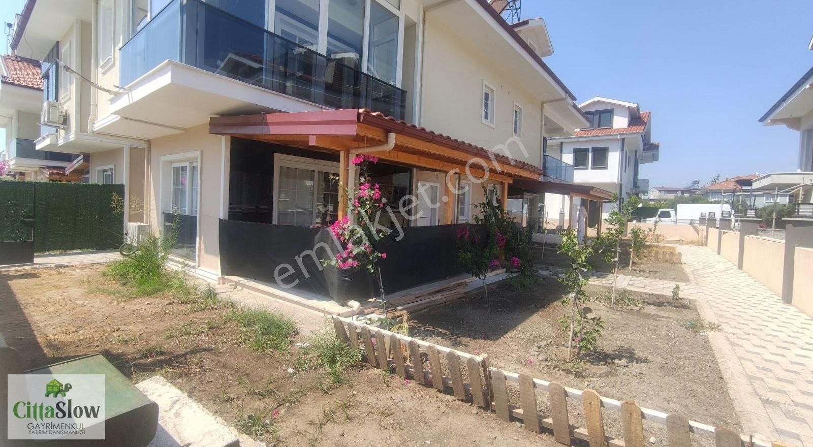 Köyceğiz Gelişim Kiralık Daire Cittaslow Gayrimenkul'den Köyceğiz'de Büyük Bahçeli Eşyalı 1+1