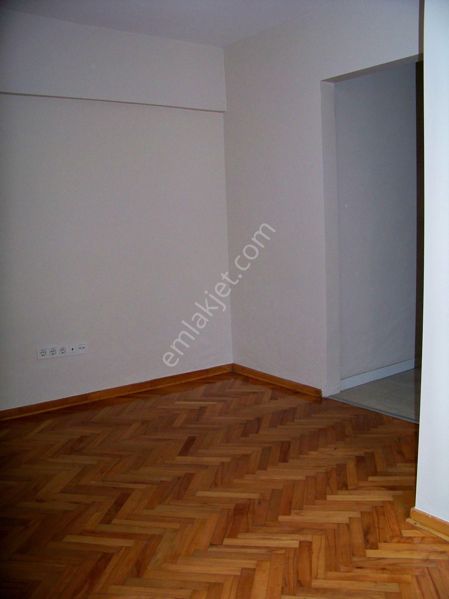 Mecidiyeköy Ortaklar'da 2+1 Komple Yenilenmiş 70 M2 Yüksek Giriş Ferah Daire - Görsel 10