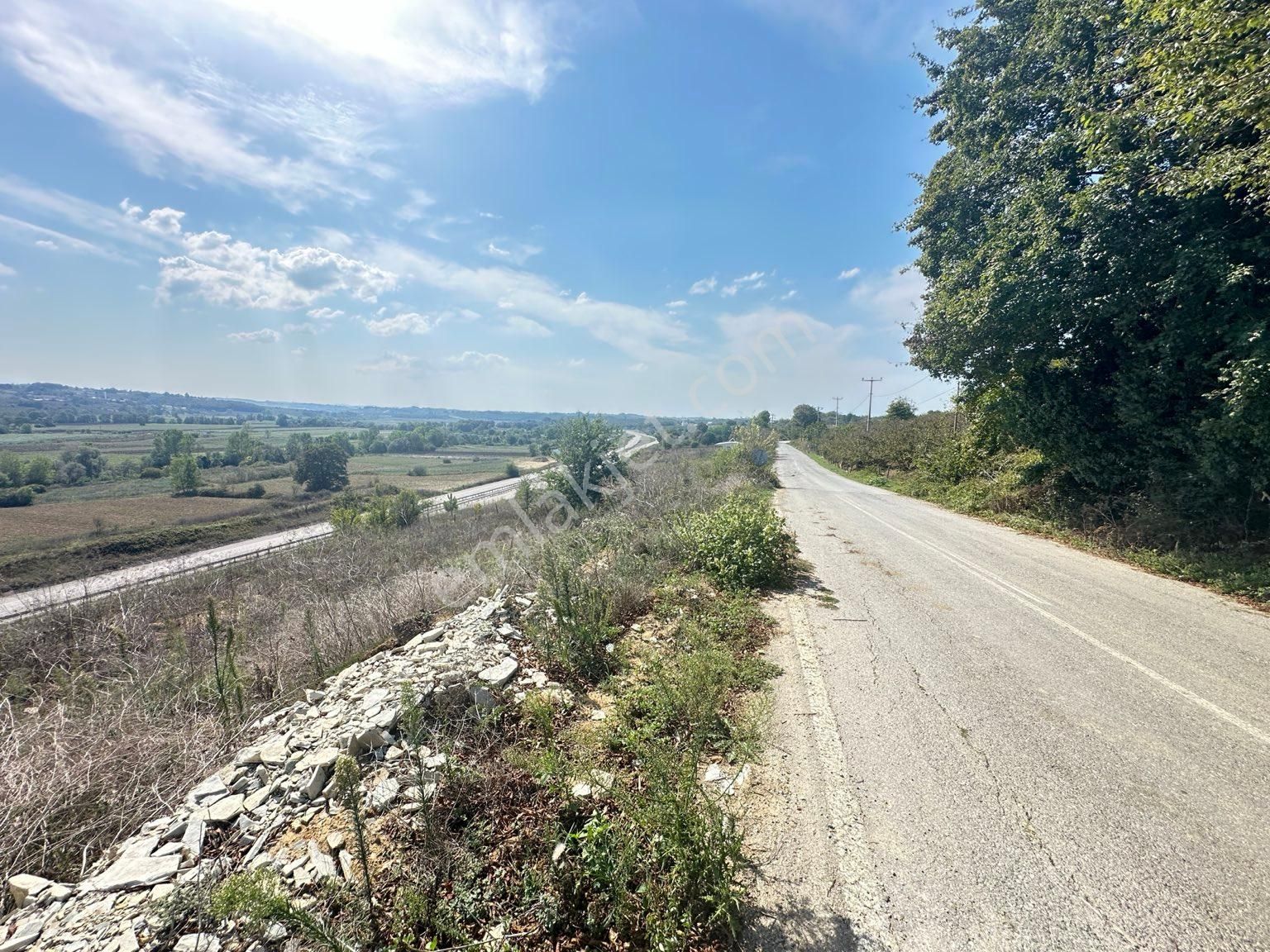 Kaynarca Kulaklı Satılık Konut İmarlı Sakarya Kaynarca kulaklı Mahallesi’nde duble yolu cephe 126 metre² hobi bahçesi Kaynarca merkeze 10