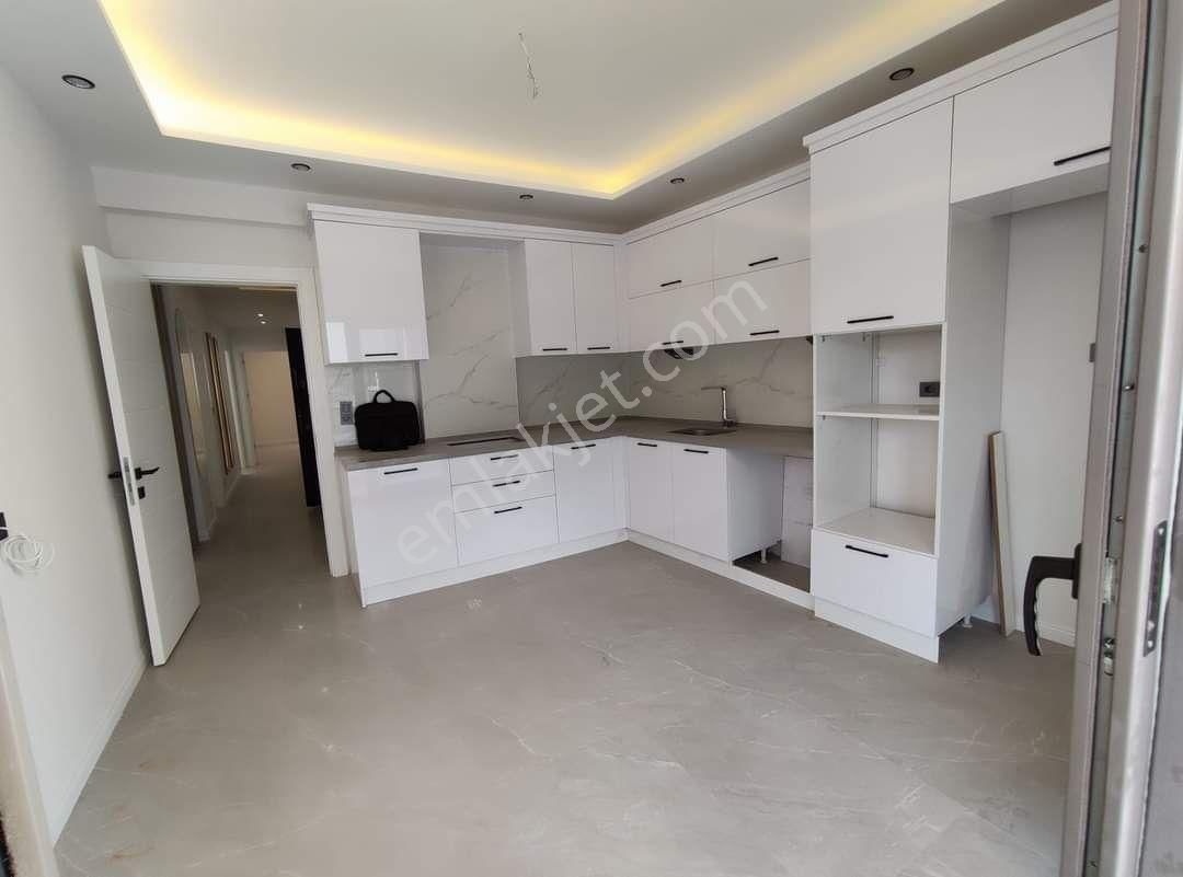 Nazilli Zafer Satılık Daire SATILIK ZAFER MAH. SAĞLIK CAD. 3+1 140 m2 SIFIR DAİRE